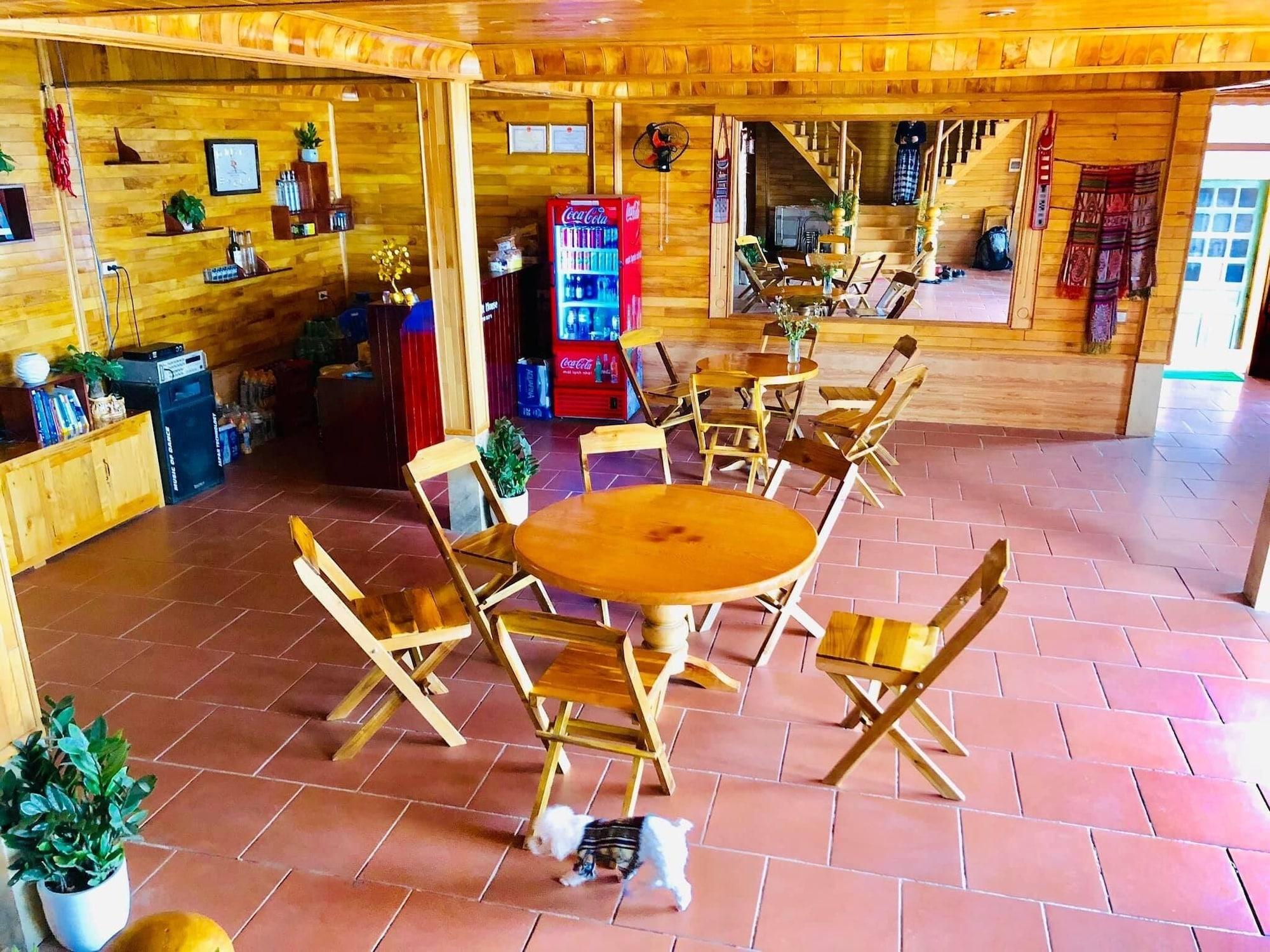 Restaurant H'mong Stilt House