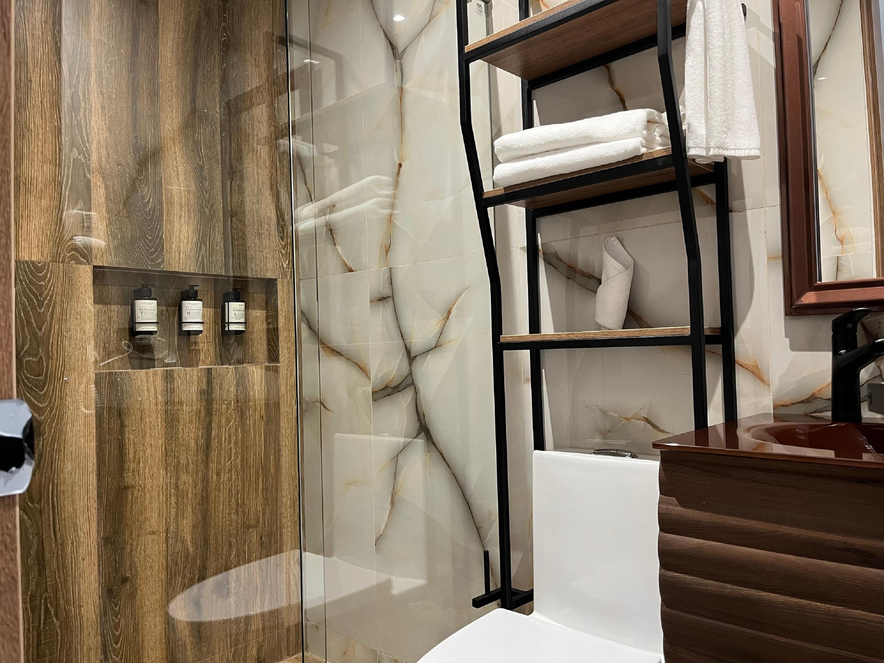 Baño Hotels 111
