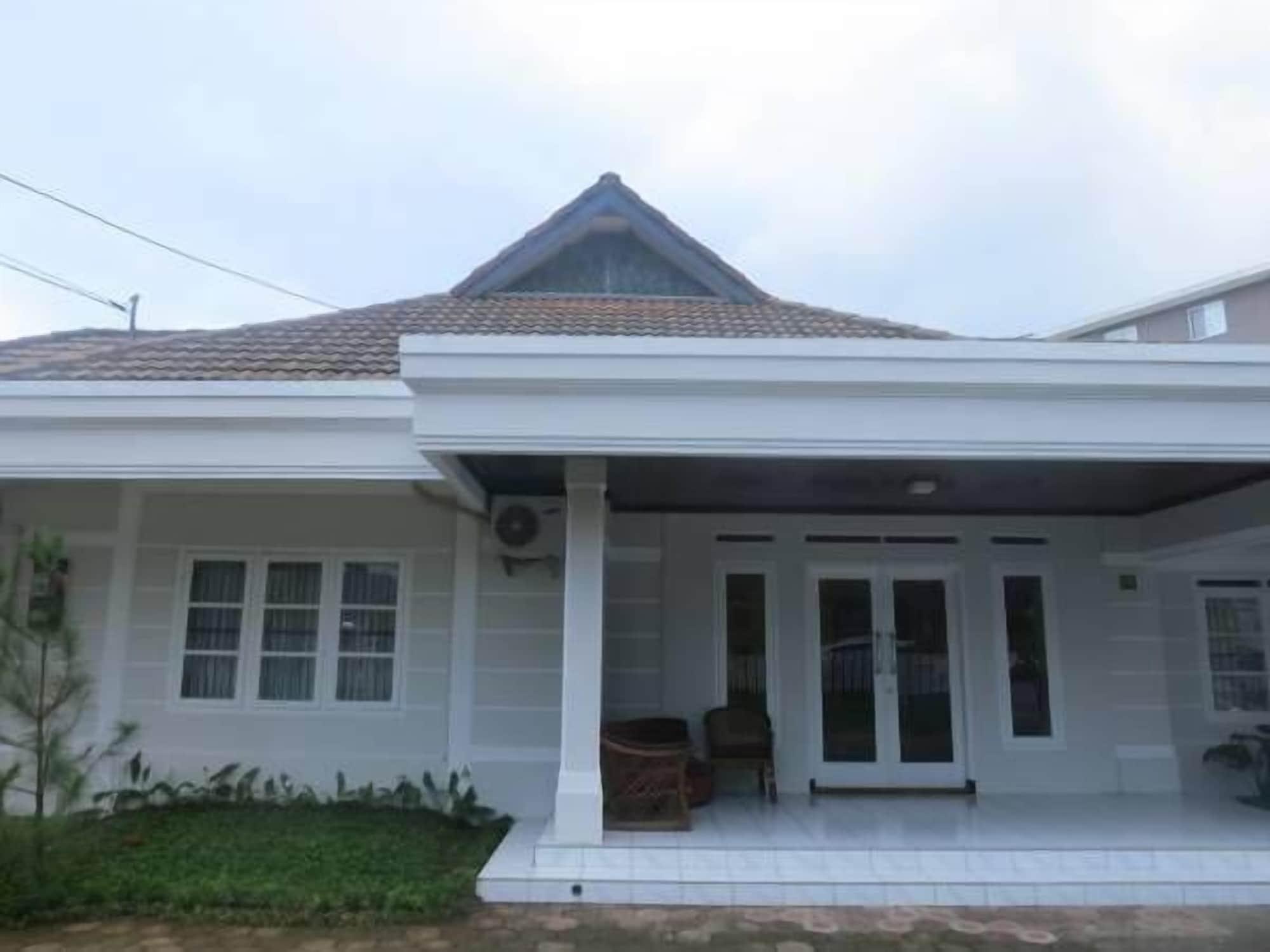Varios Elenor's Home at Eyckman