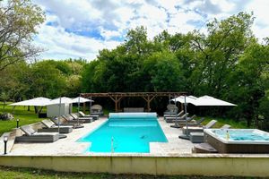 Alquiler Vacacional - La Taillade: 7 bed country house in idyllic location with pool, hot tub and A/C