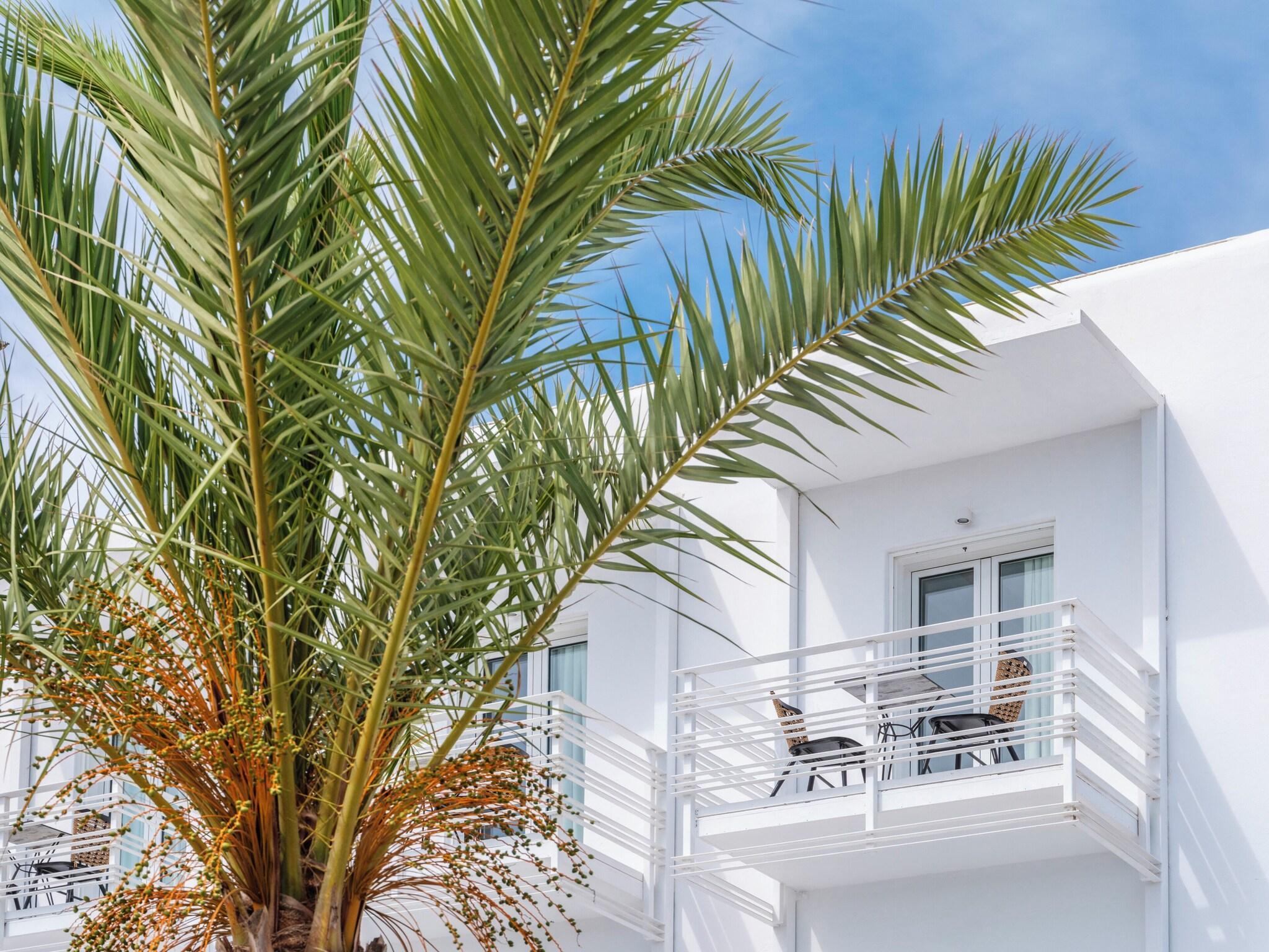 Varios Three Shades Mykonos