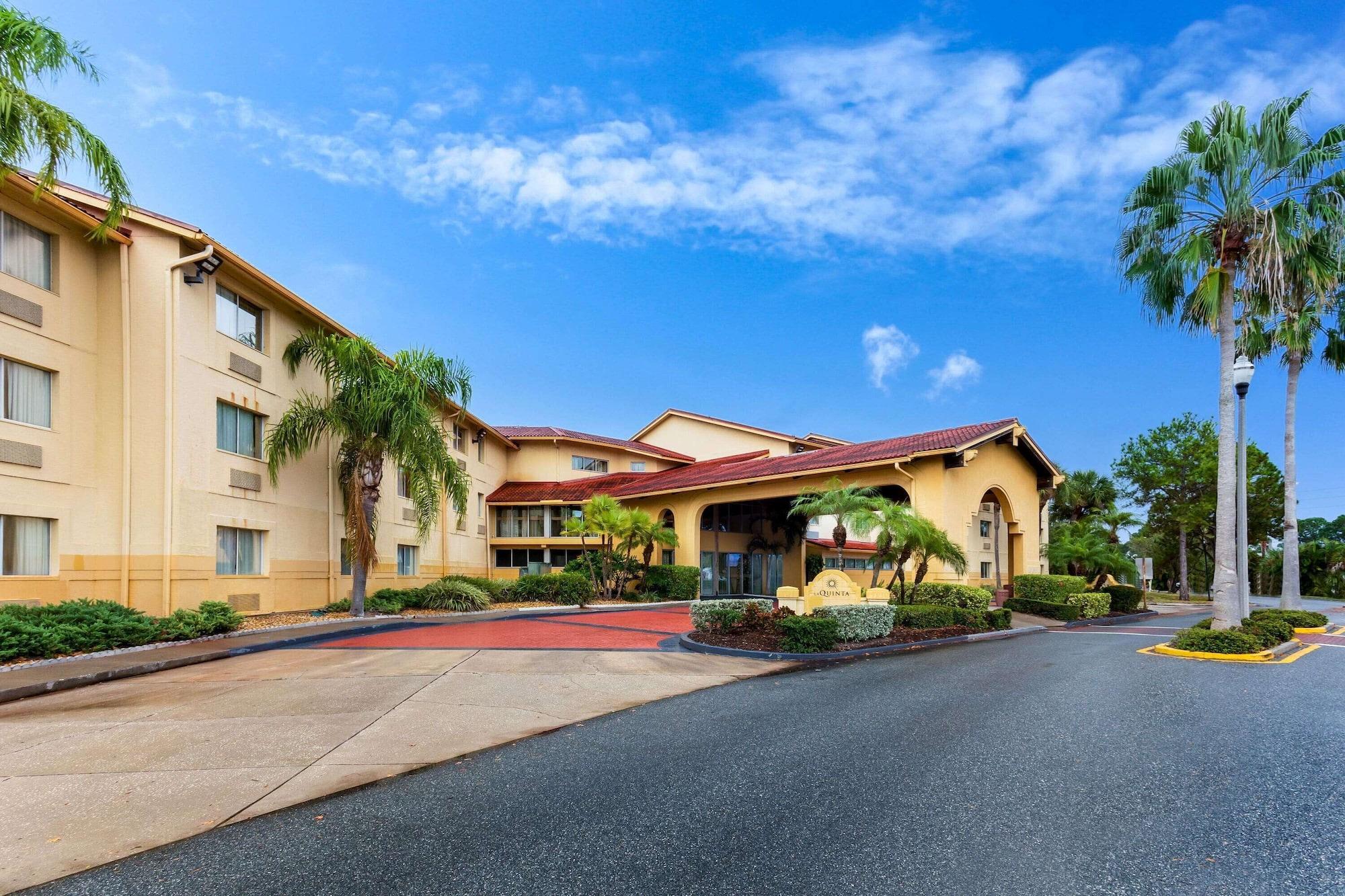 Vista Exterior La Quinta Inn & Suites by Wyndham St. Pete-Clearwater Airpt