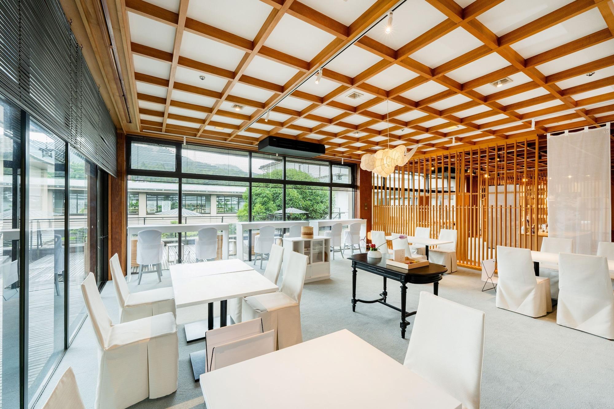 Bar/Salón Wataya Besso