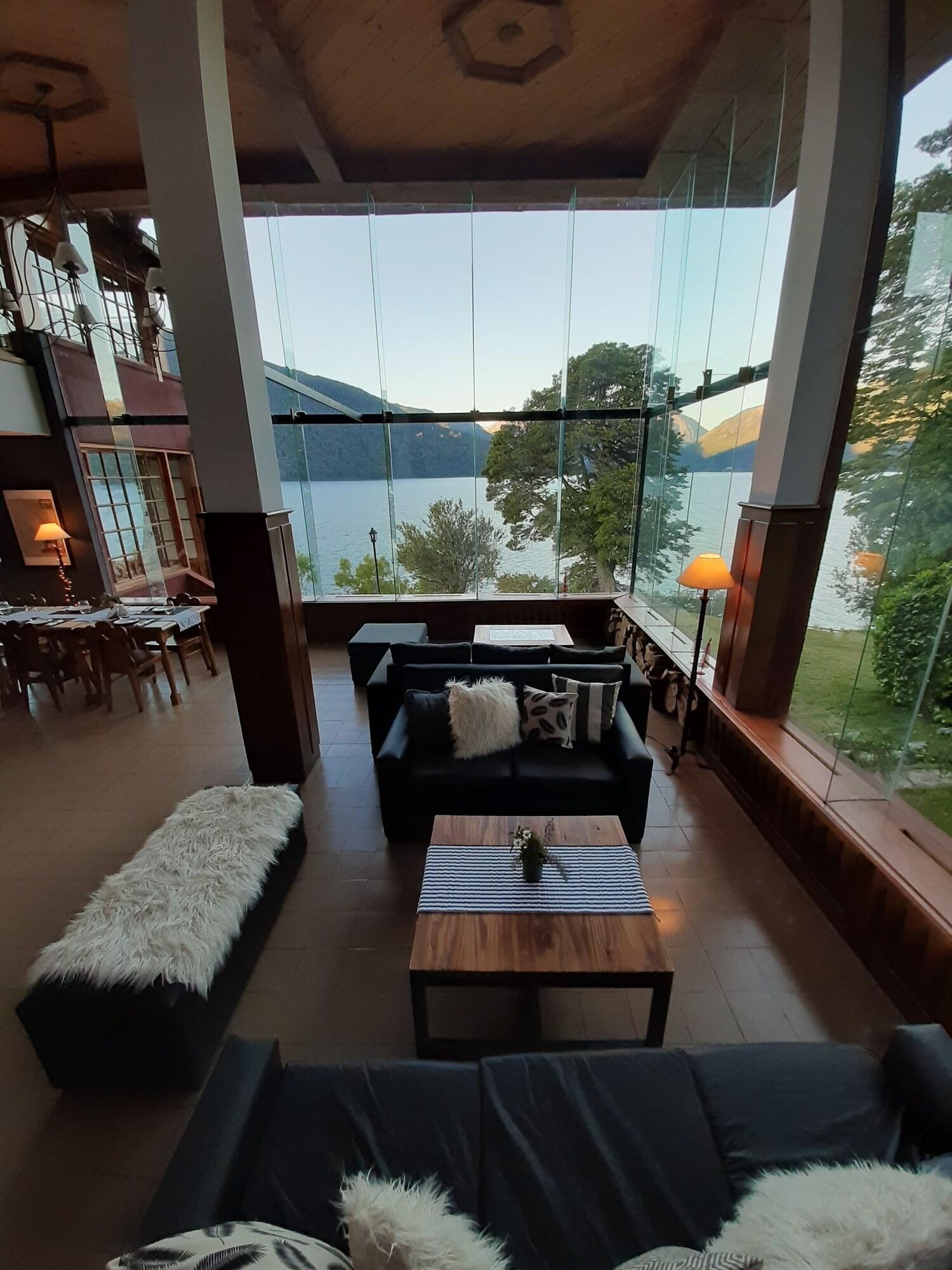 Vista Lobby Mascardi Park Lodge & Hotel