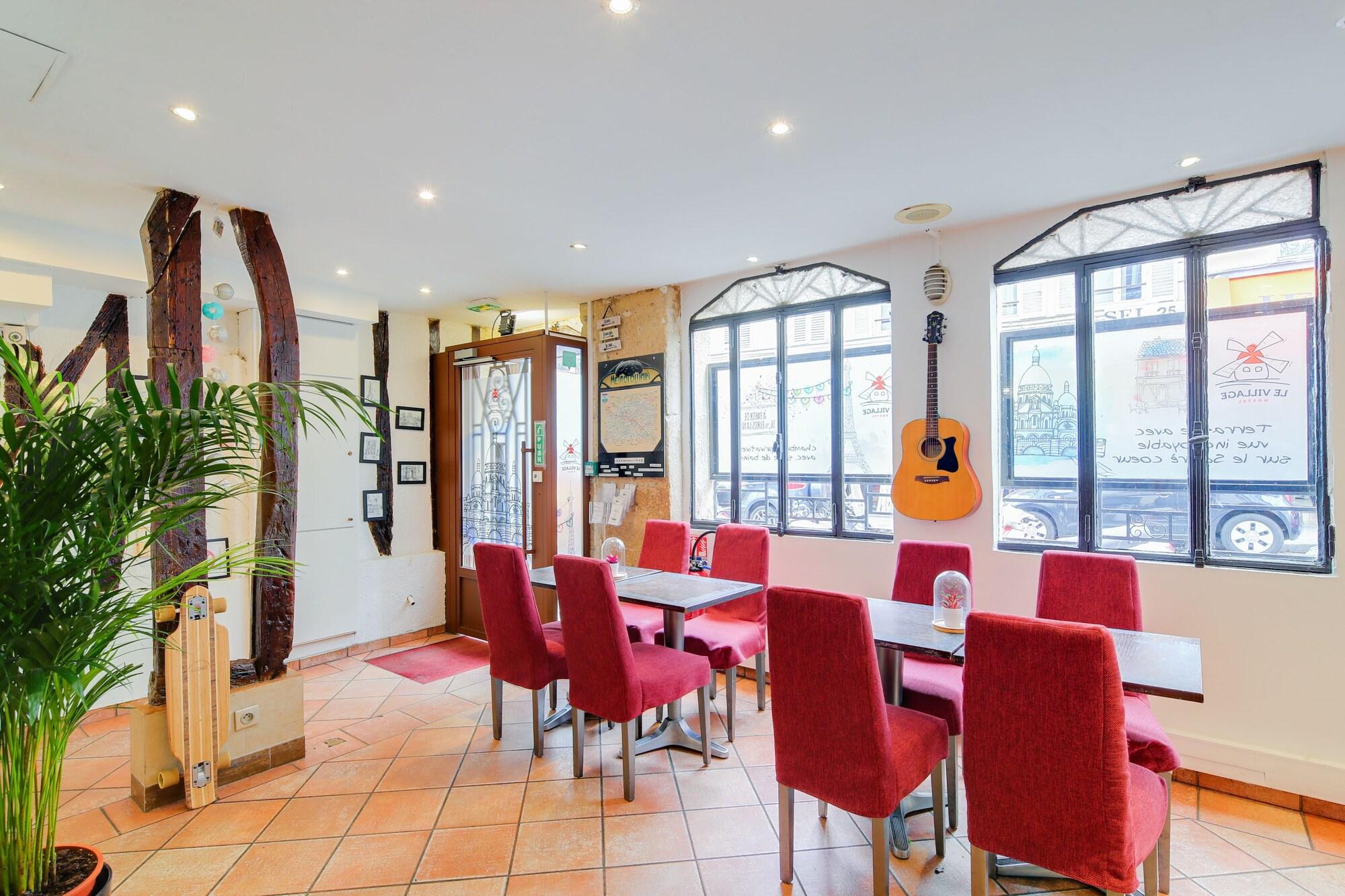 Restaurant Le Village Montmartre by Hiphophostels