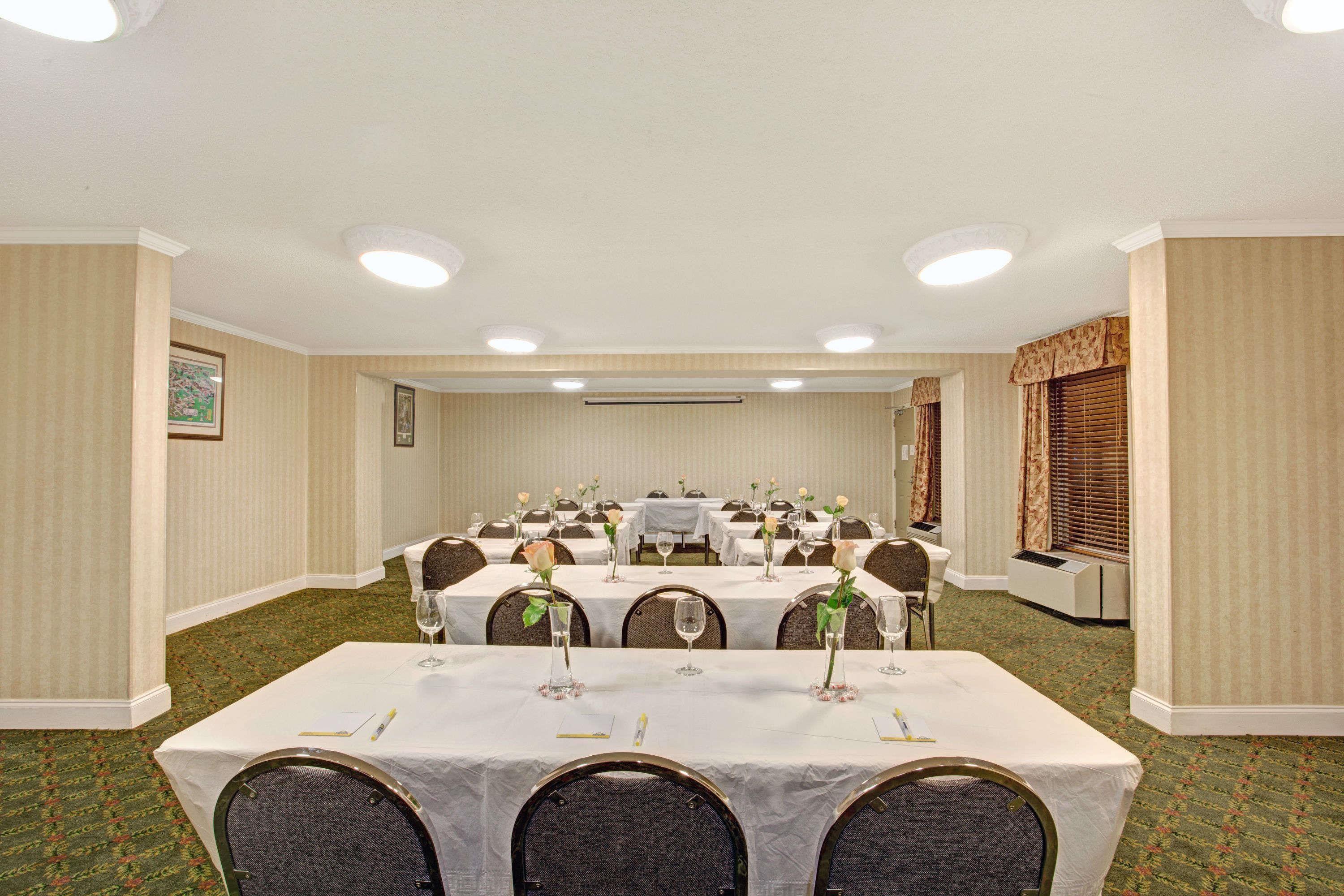 Sala de Reuniones Days Inn & Suites by Wyndham Collierville Germantown Area