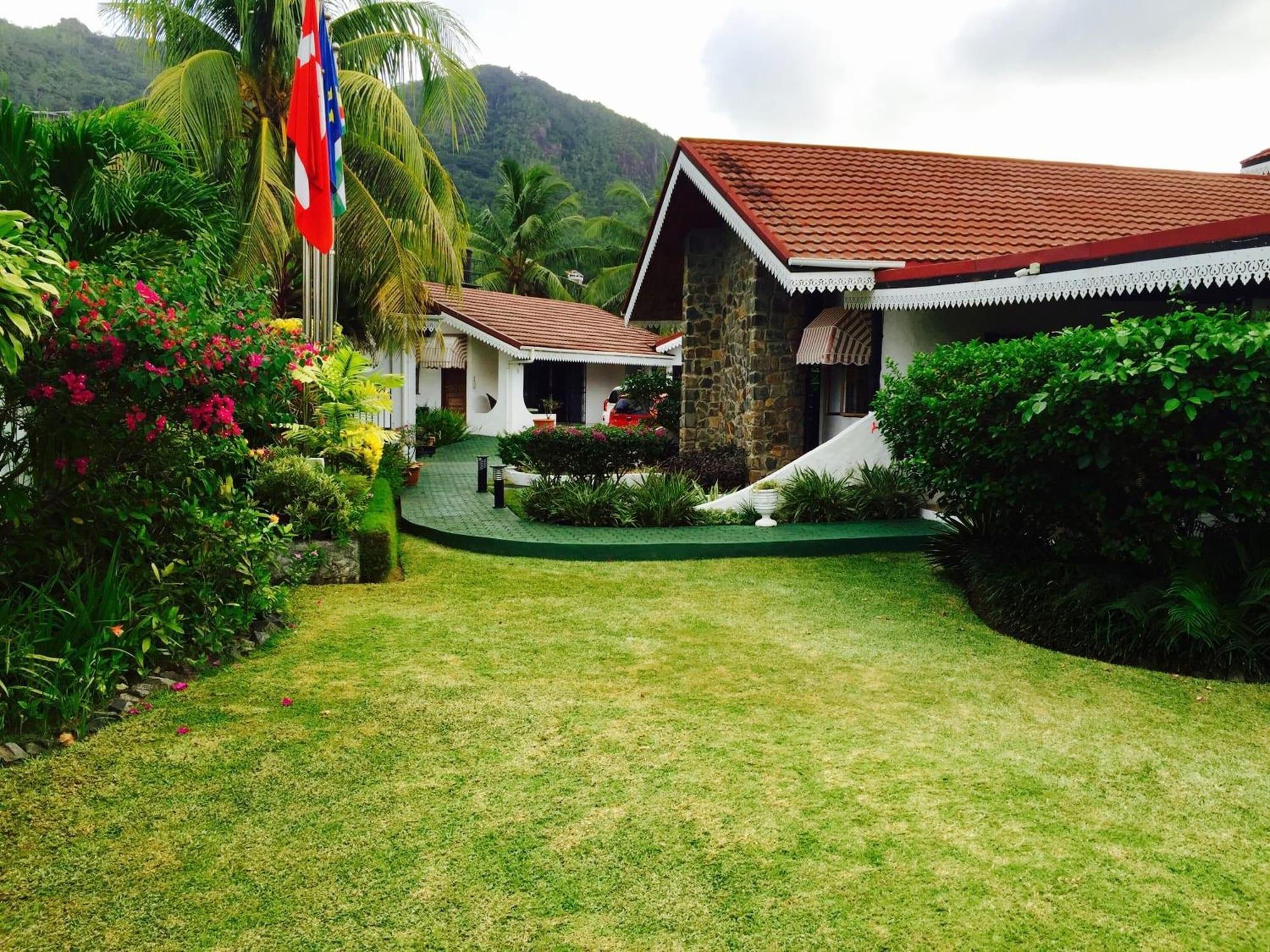 Vista Exterior Villa Caballero Luxury Chalets