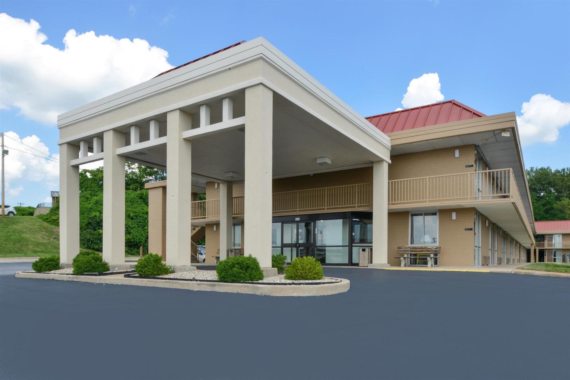 Vista Exterior Americas Best Value Inn Collinsville St. Louis