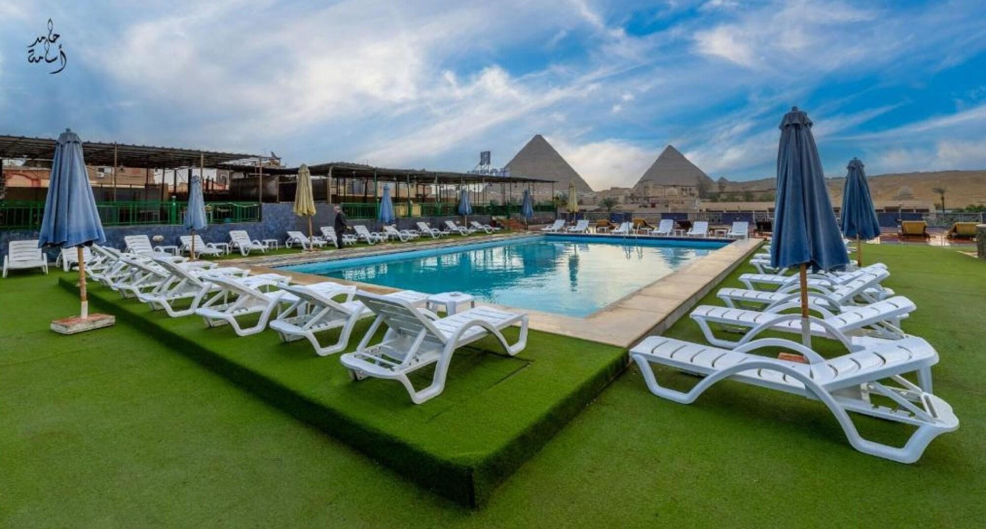 Varios Regency Pyramids