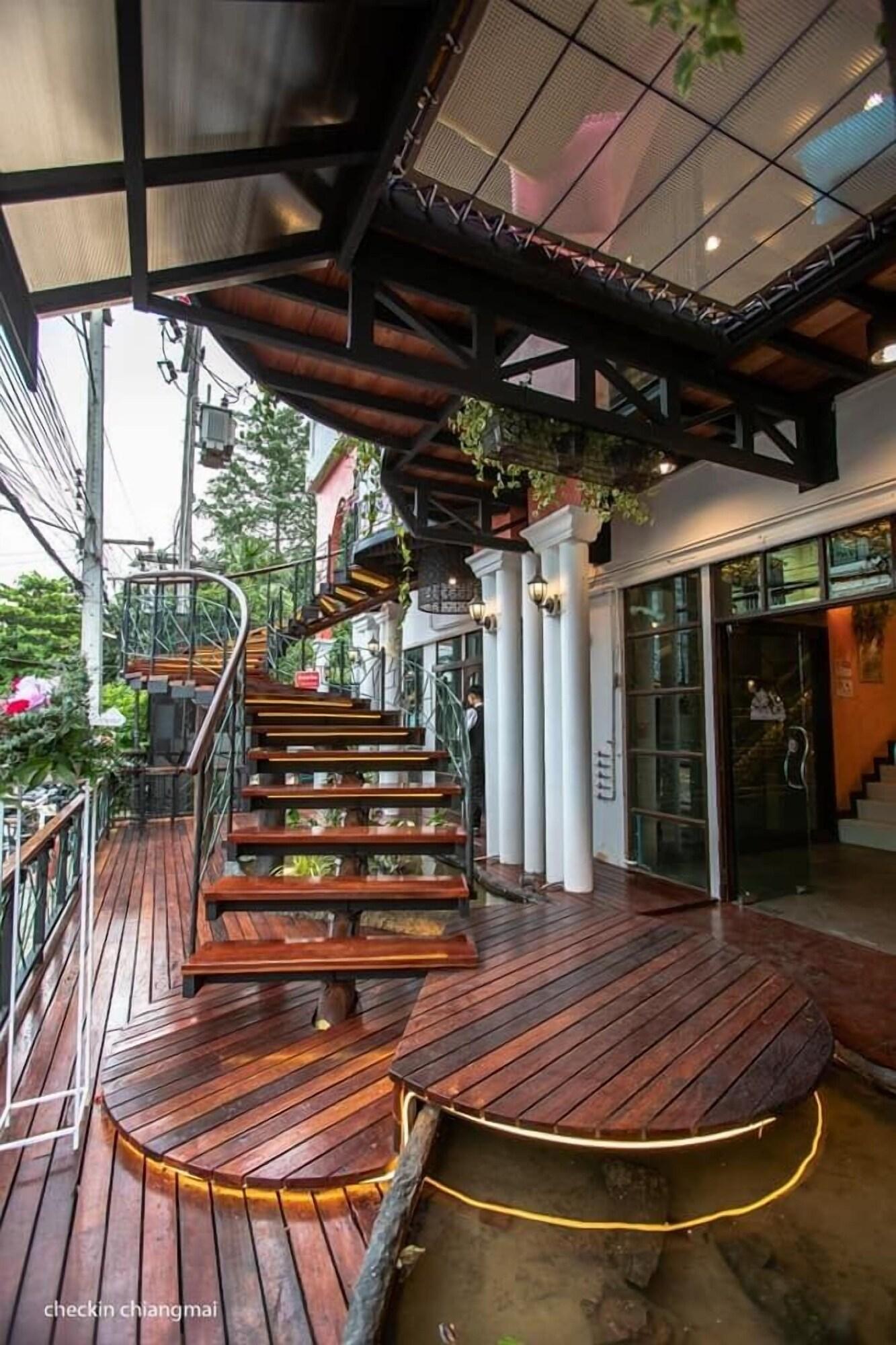 Vista Exterior Vulcano Hotel Chiang Mai