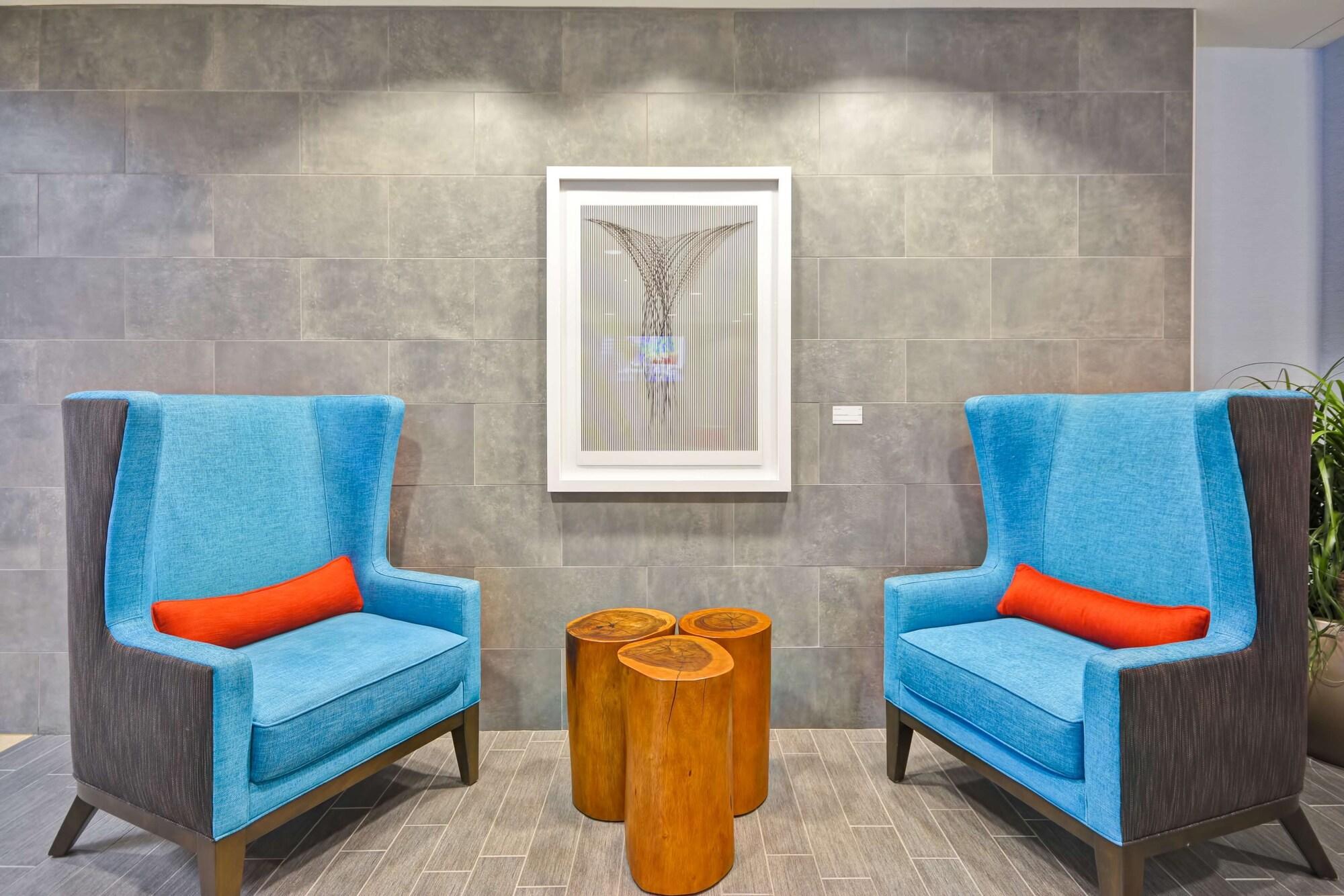 Vista Lobby Home2 Suites by Hilton Dallas Addison