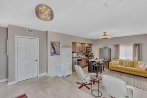 Alquiler Vacacional - Chic 2-story 1-Bedroom Apartment with Pool Just 5 Blocks To Beach