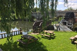 Alojamiento - The Old Mill Hotel