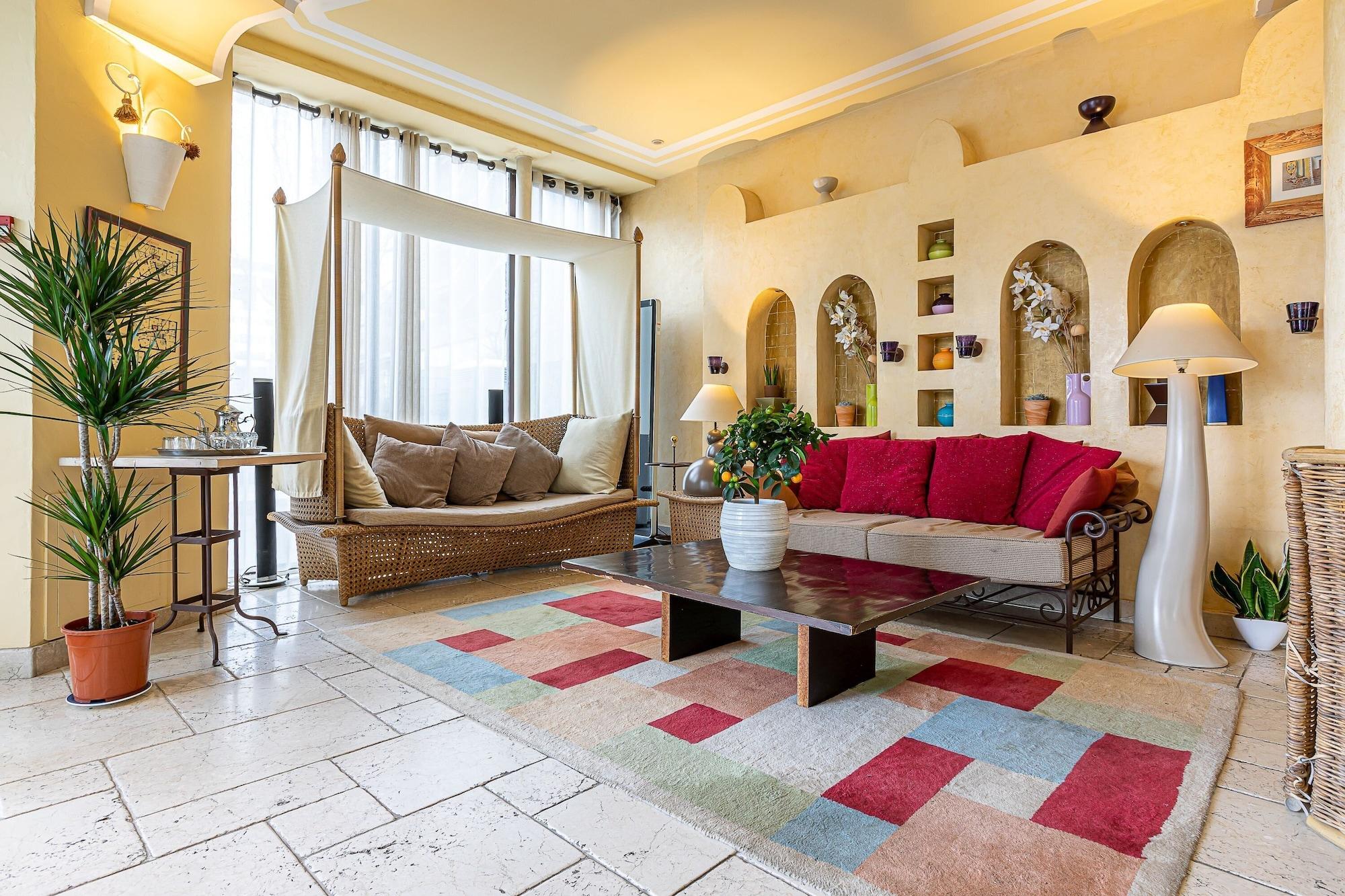Vista Lobby Villa Royale Montsouris