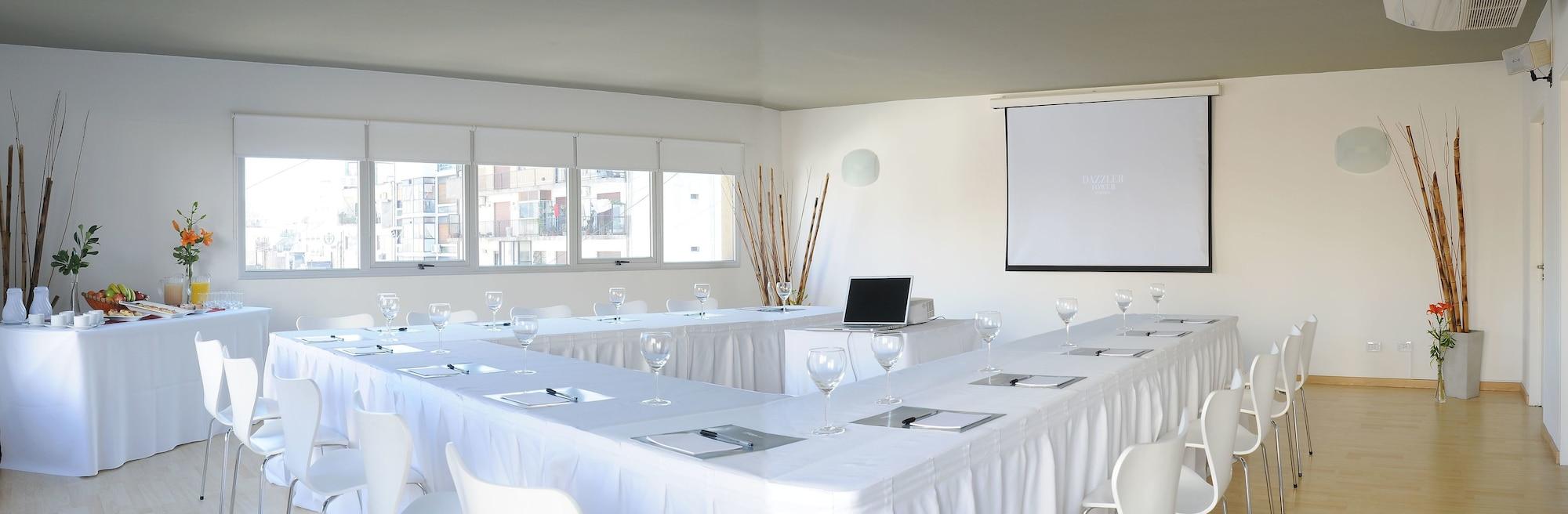 Sala de Reuniones Dazzler by Wyndham Buenos Aires Maipu