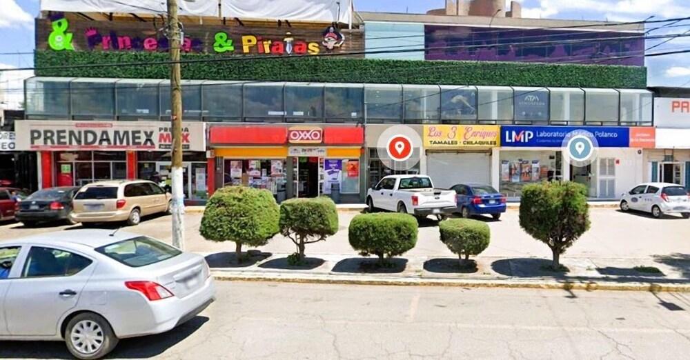 Vista Exterior A30 Plaza Acequia Suite Black Plus