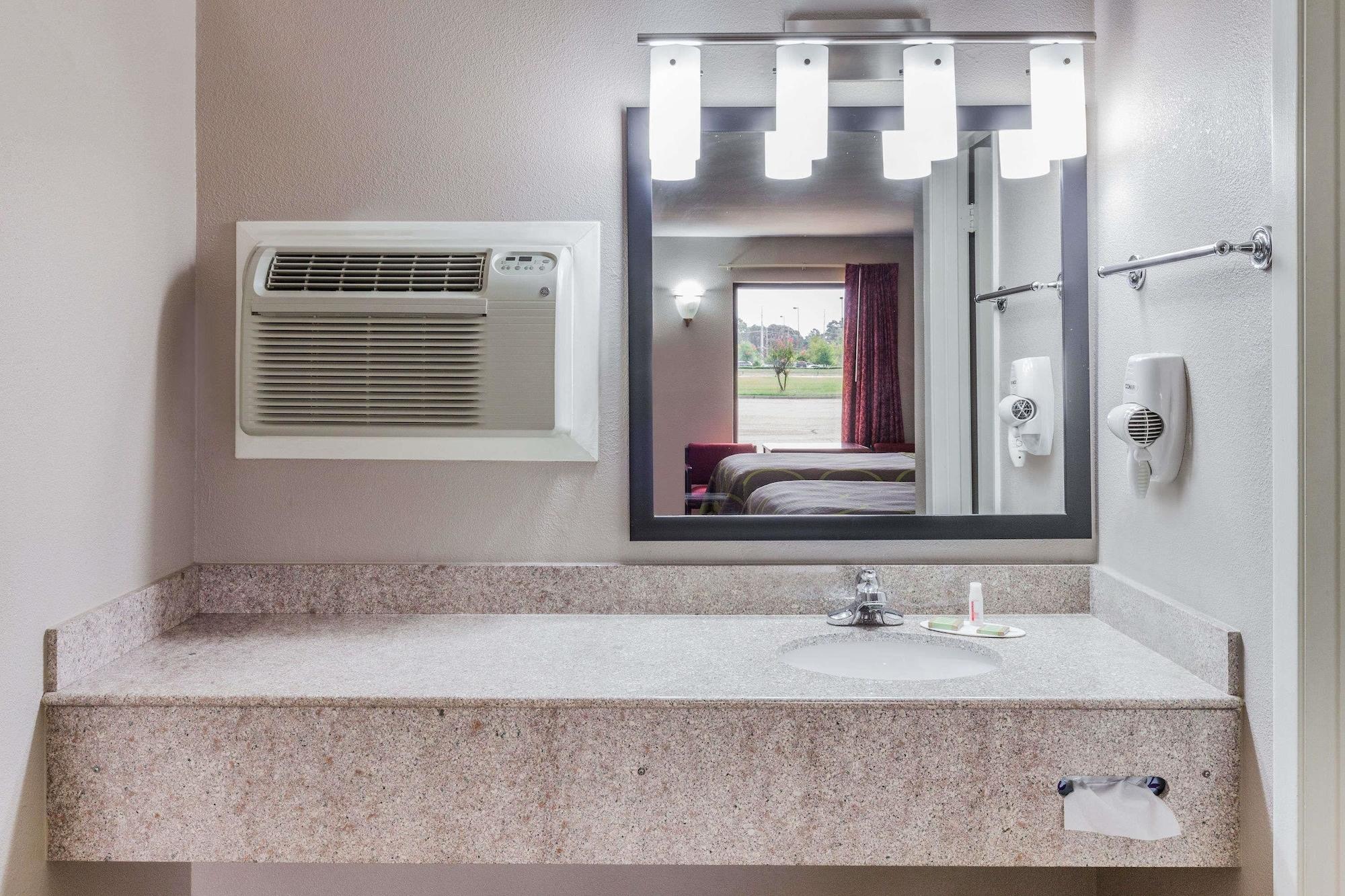 Equipamiento de Habitación Super 8 by Wyndham Mt. Pleasant TX