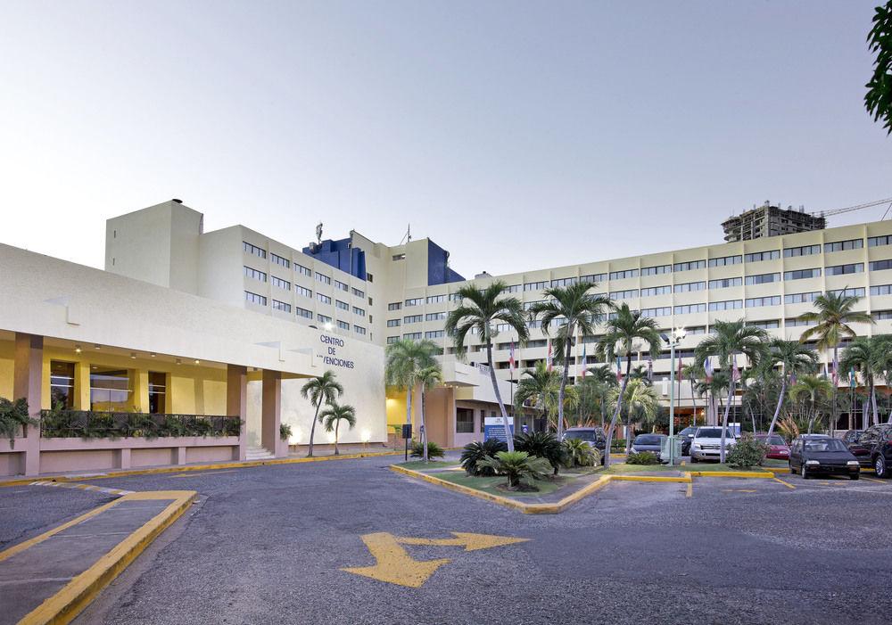 Vista Exterior Dominican Fiesta Hotel