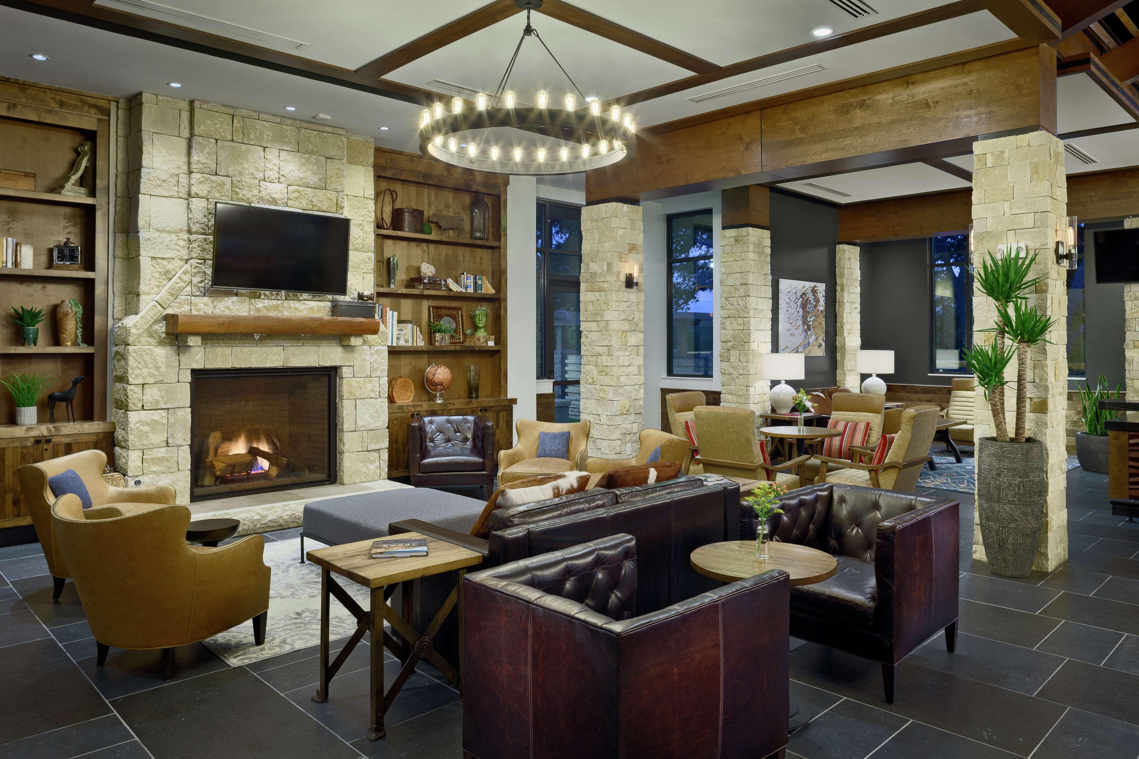 Vista Lobby The Bevy Hotel Boerne - A Doubletree By Hilton
