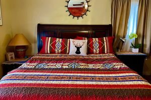 Alquiler Vacacional - 700ft  downstairs  living quarters.Full equipped kitchen  1bedroom and bathroom