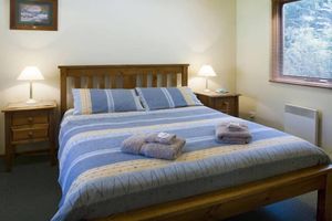 Alquiler Vacacional - Alpine Delux Cottage, 8 acres of magnificent garden on the Ovens River.