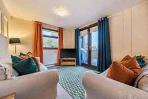 Alquiler Vacacional - 4 Bed House - Sleeps 9 - Hottub - Parking