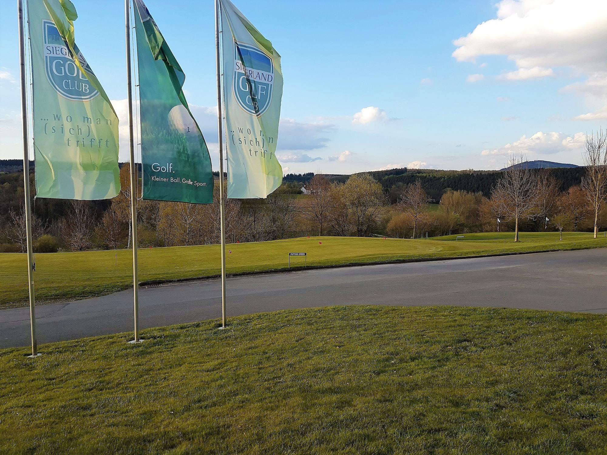 Campo de Golf Siegerlandhotel Haus im Walde