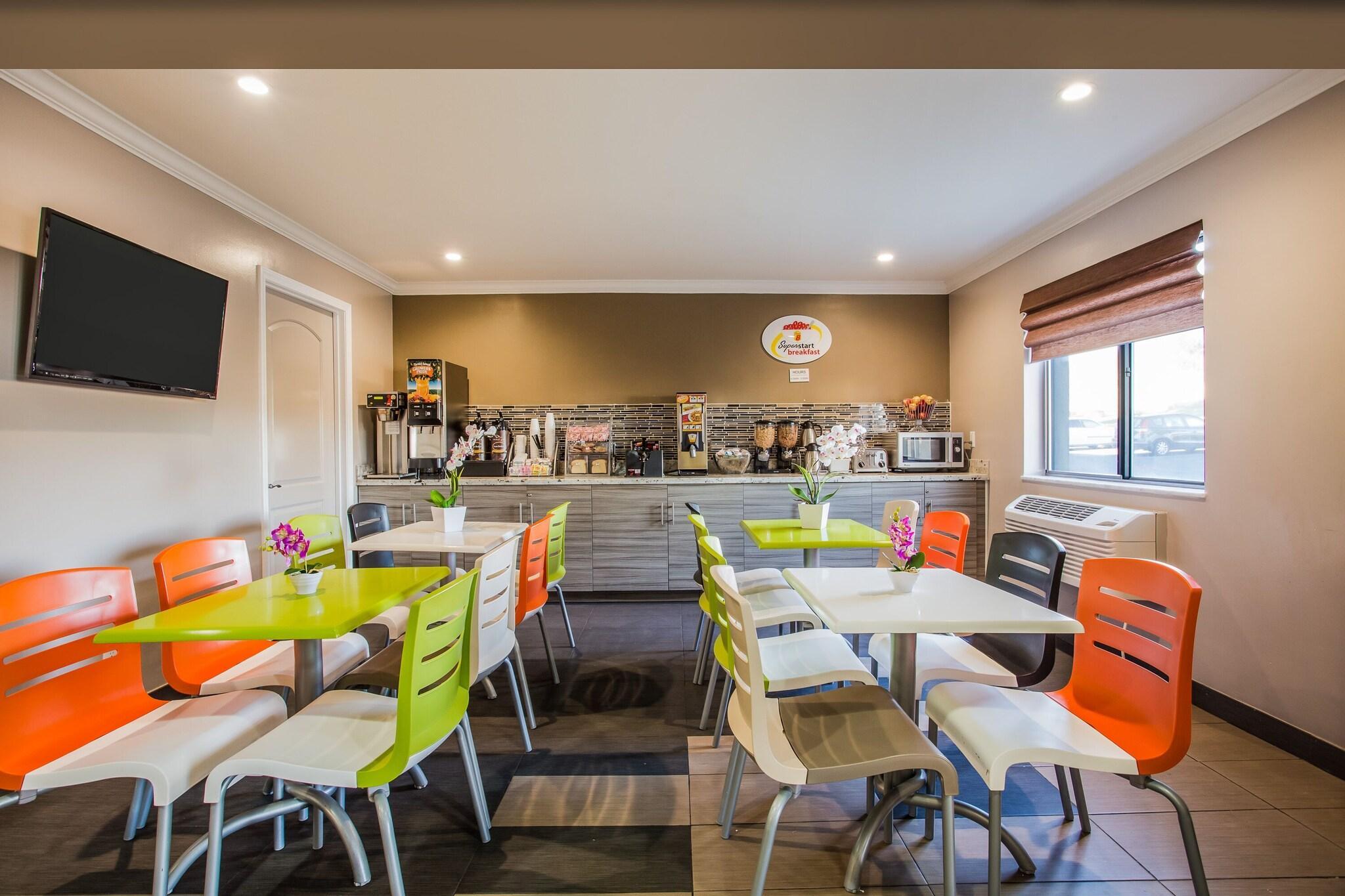 Restaurant Super 8 by Wyndham Vacaville