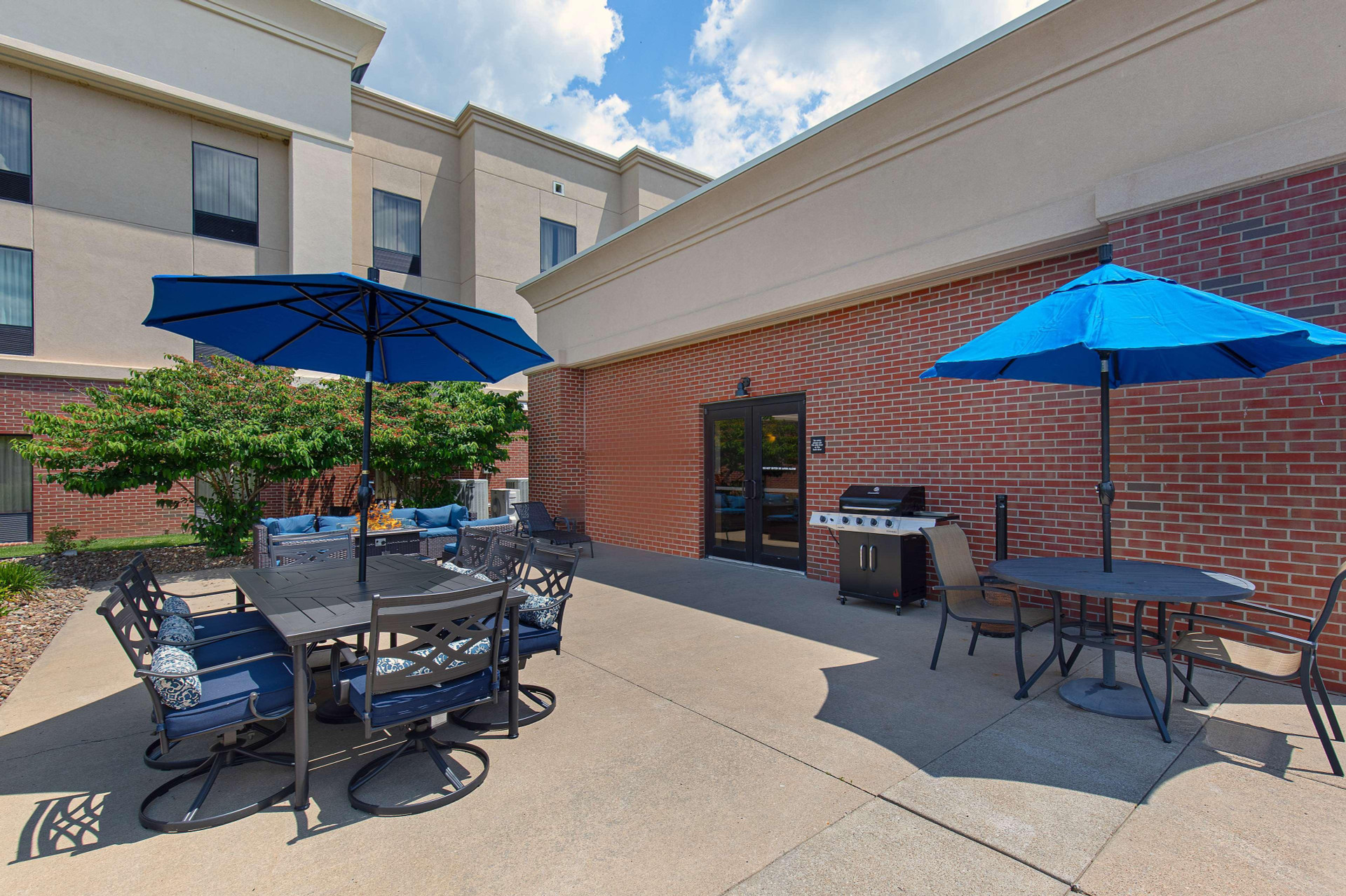 Vista Exterior Hampton Inn & Suites Madisonville