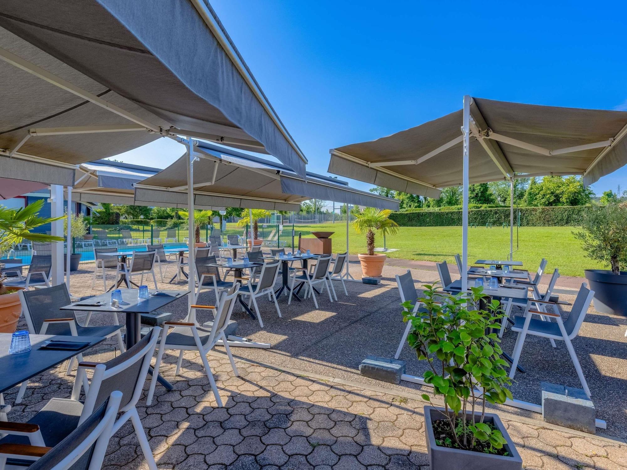 Vista Exterior Mercure Lyon Est Villefontaine