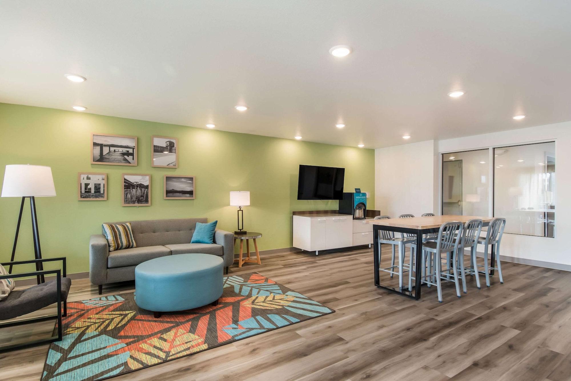 Vista Lobby WoodSpring Suites Portland Vancouver