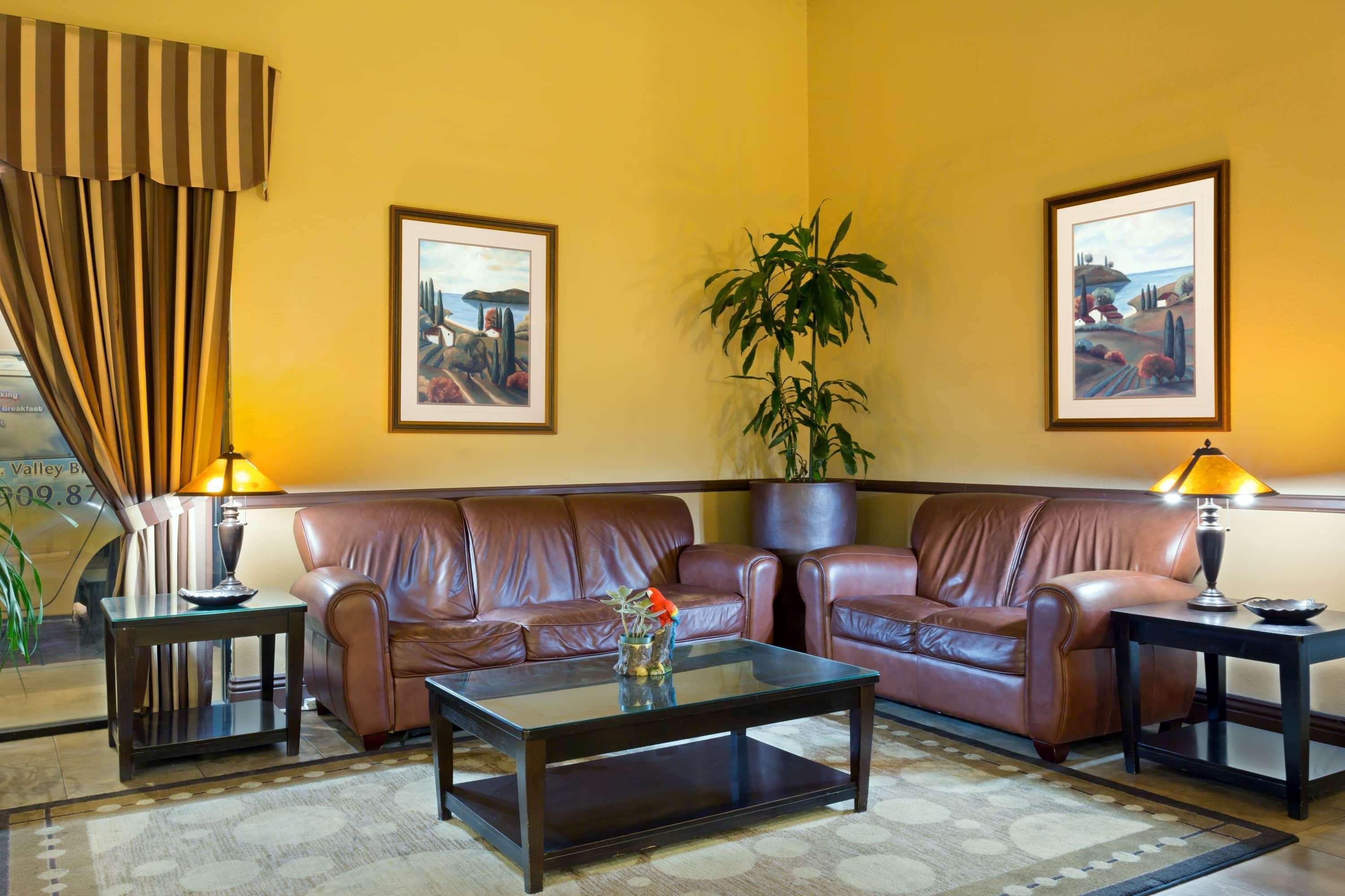 Vista Lobby Days Inn By Wyndham Fontana / Rialto