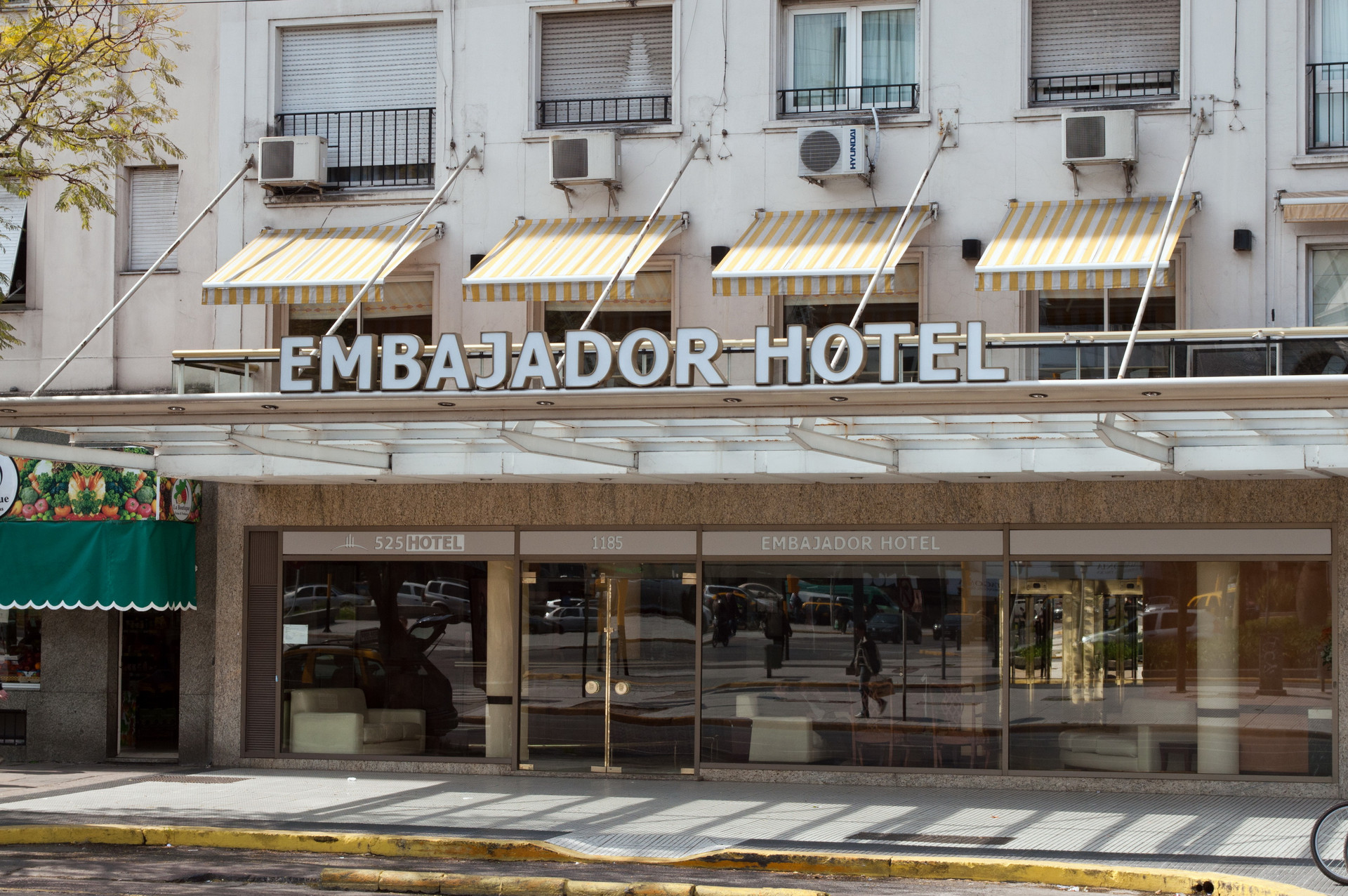 Vista Exterior Embajador Hotel