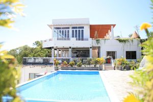 Alojamiento - La Cecile Hotel and Cafe Komodo