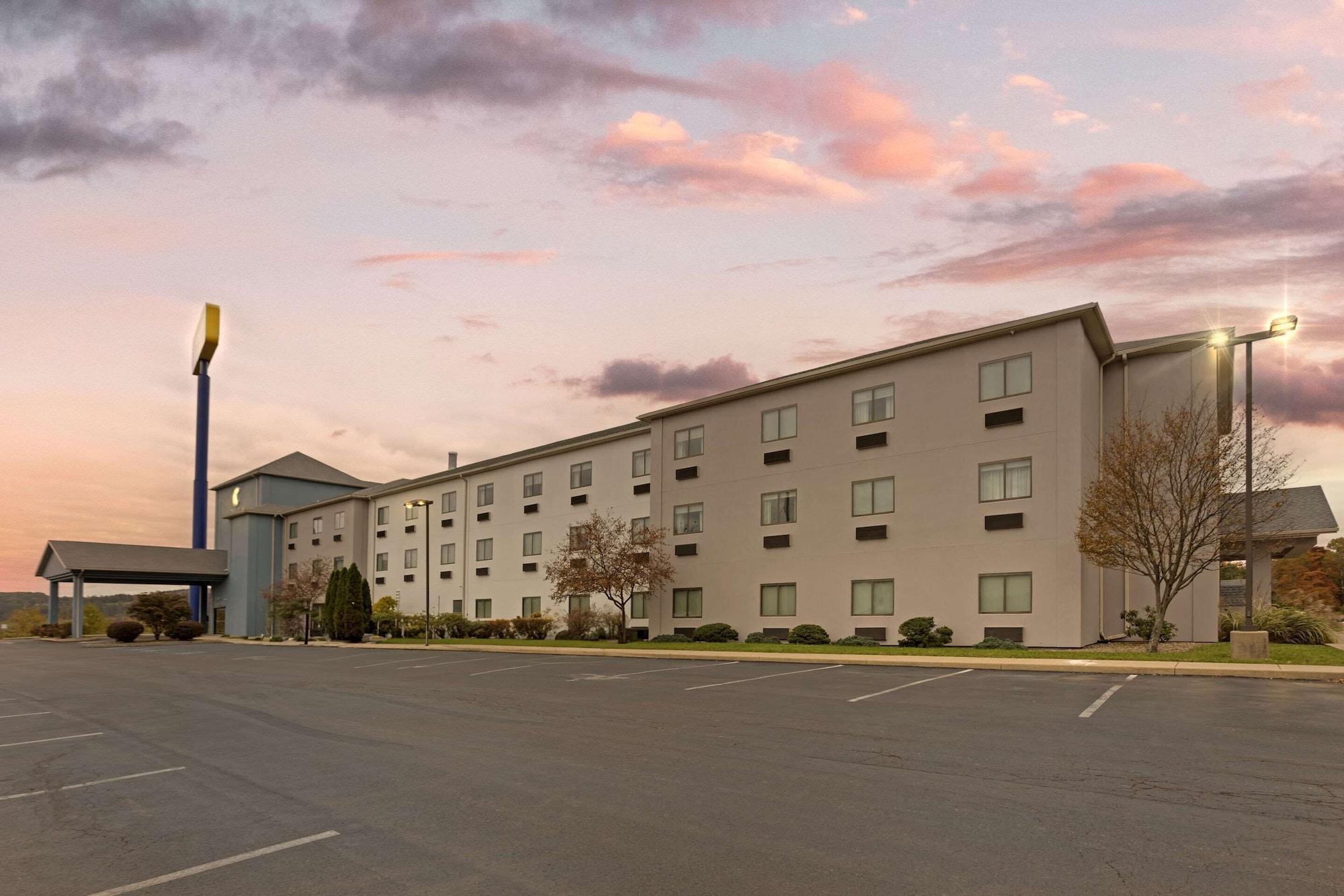Vista Exterior Comfort Suites Bloomsburg