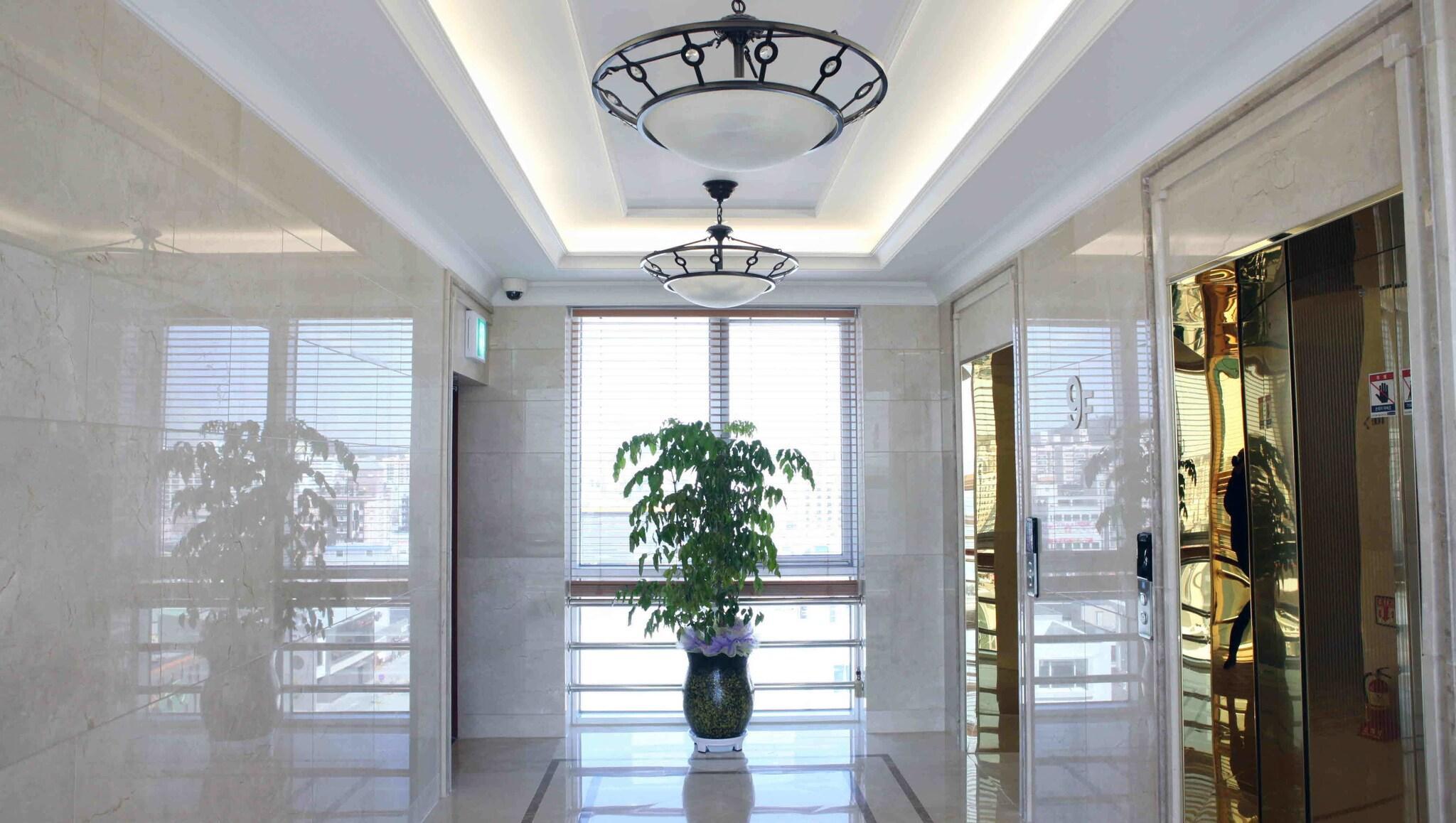 Vista Lobby Fontana Beach Hotel