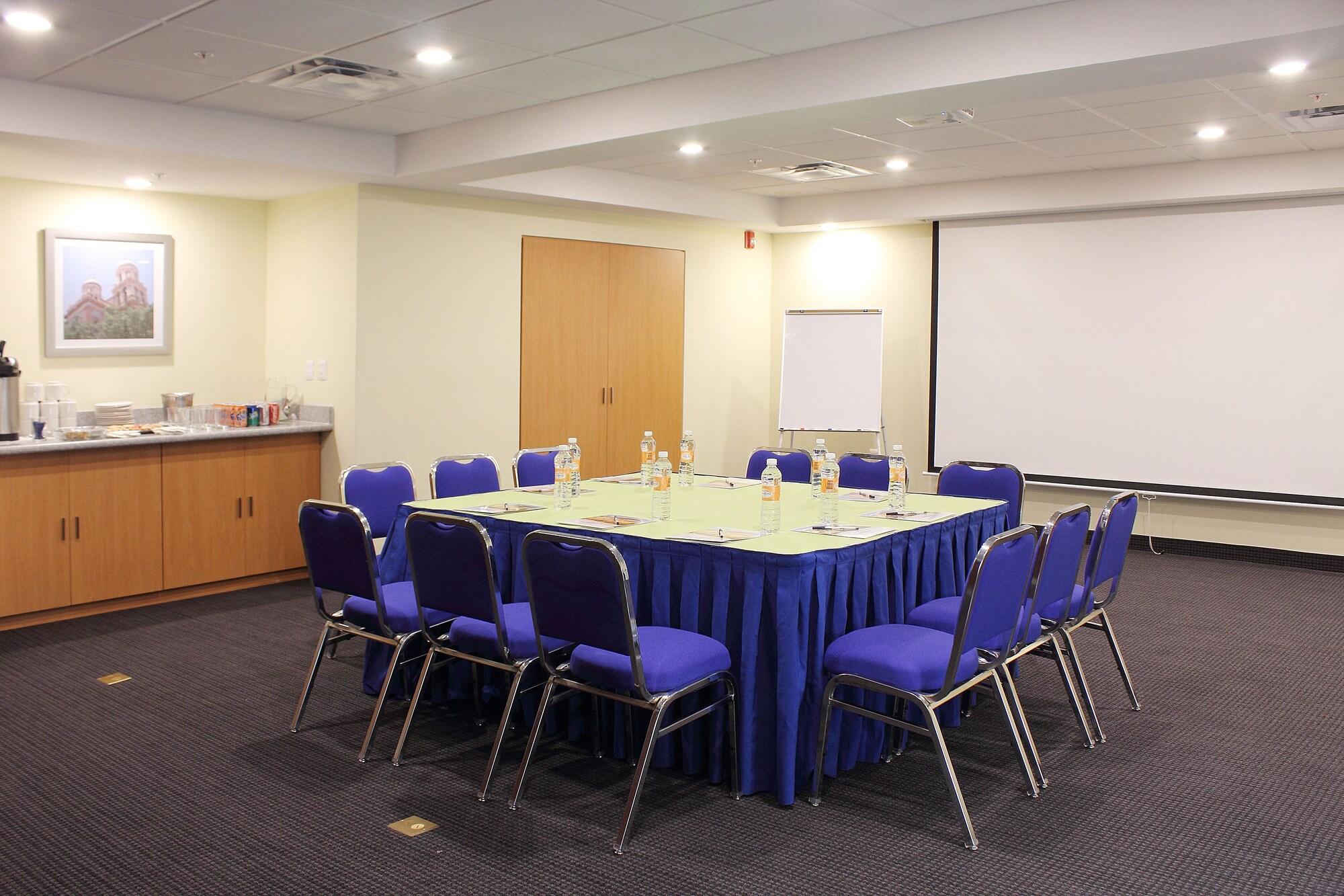 Sala de Reuniones Microtel Inn & Suites by Wyndham Culiacan