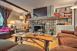Alquiler Vacacional - Condo w/ Furnished Deck - Walk to Sugar Mountain!