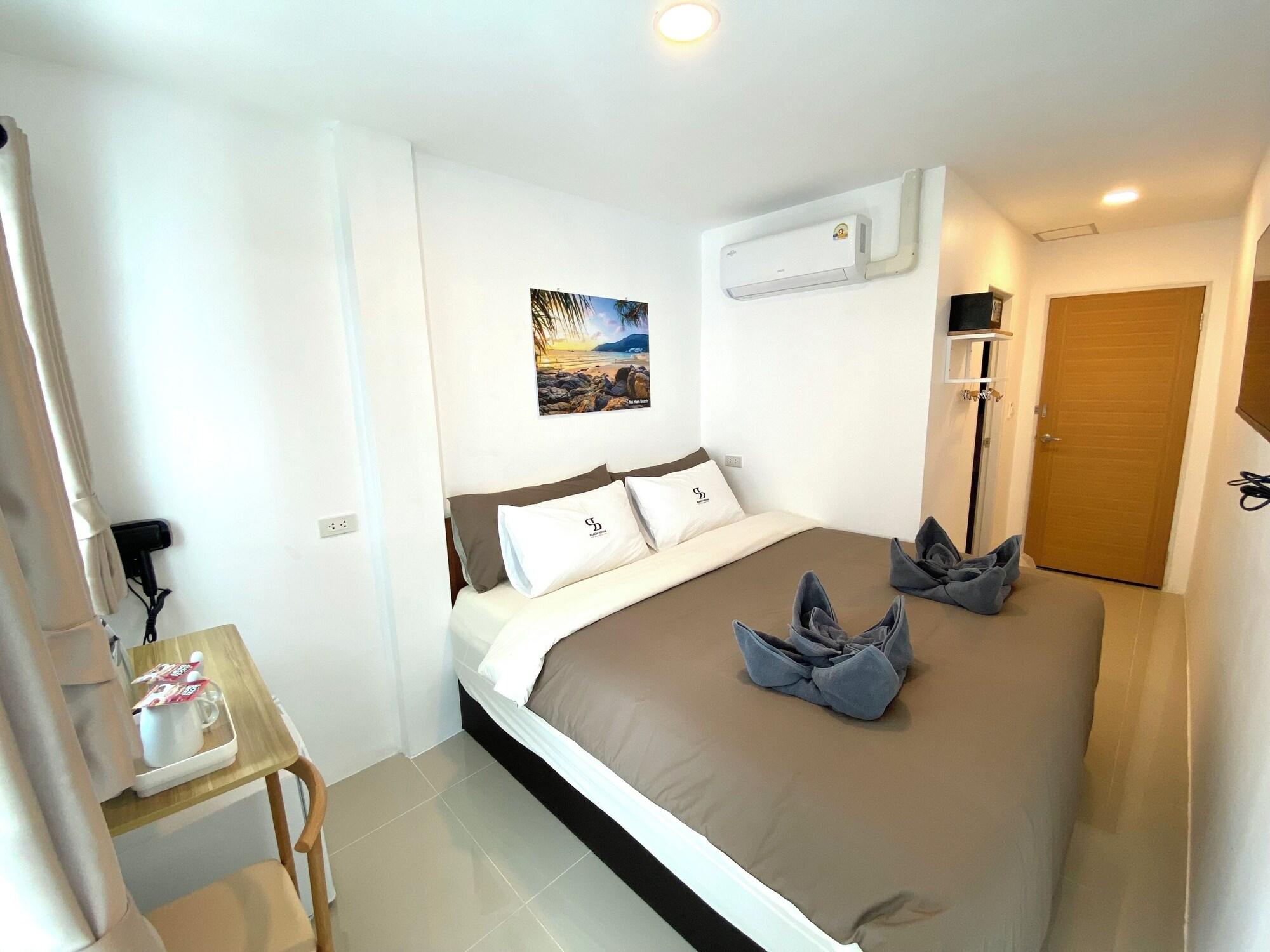 Varios SJ Beach House Patong