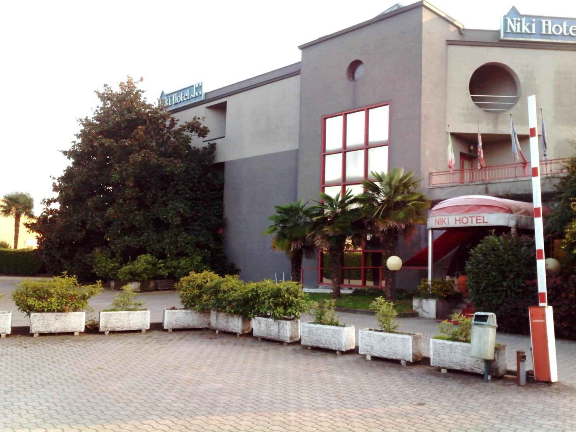 Vista Exterior Albergo Niki