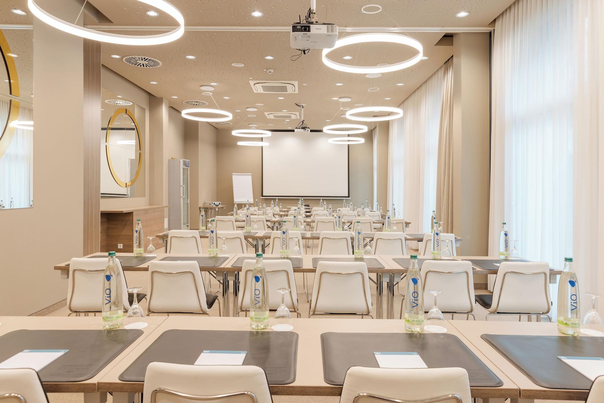 Sala de Reuniones Hey Lou Hotel Monheim am Rhein