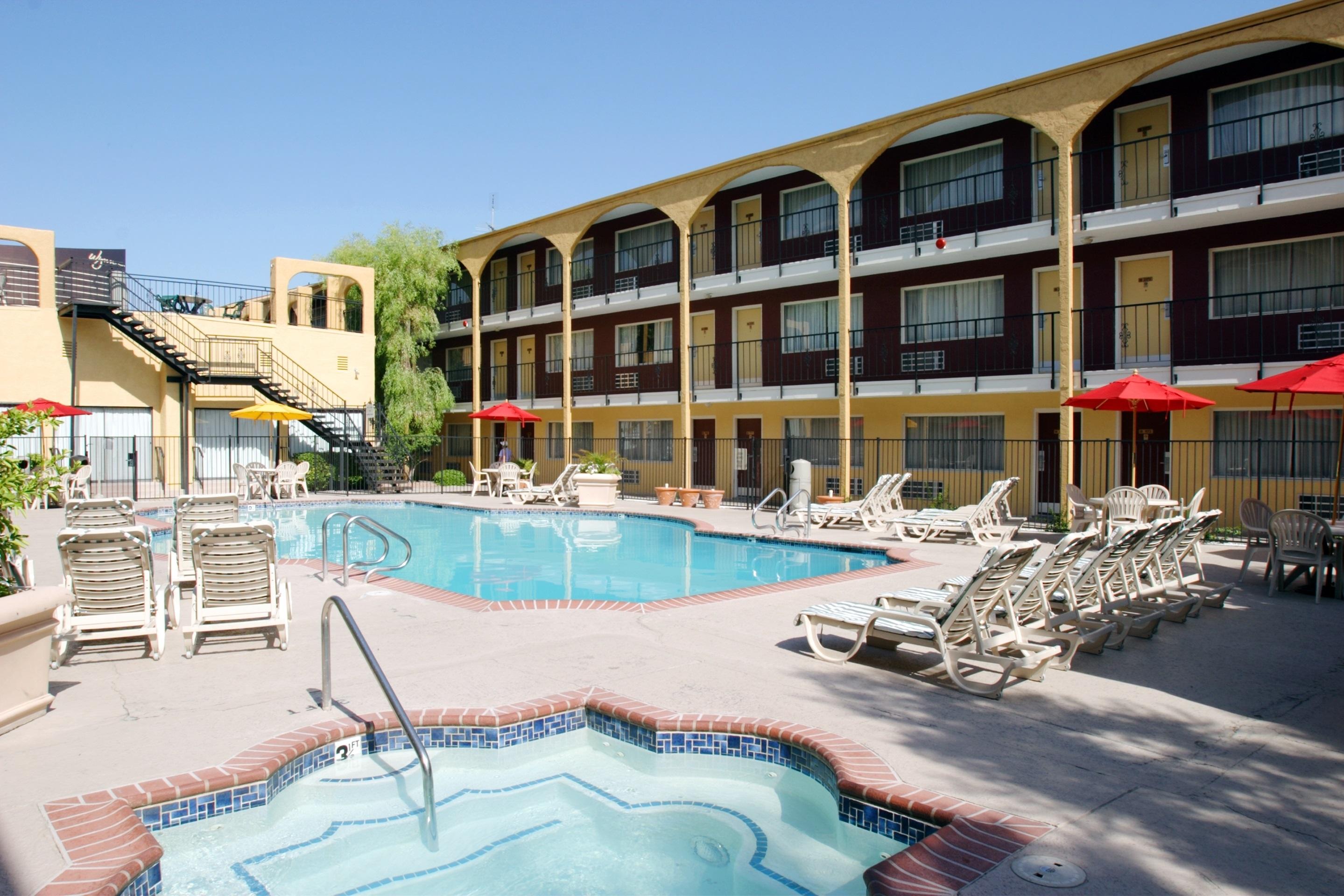 Vista Piscina Mardi Gras Hotel & Casino