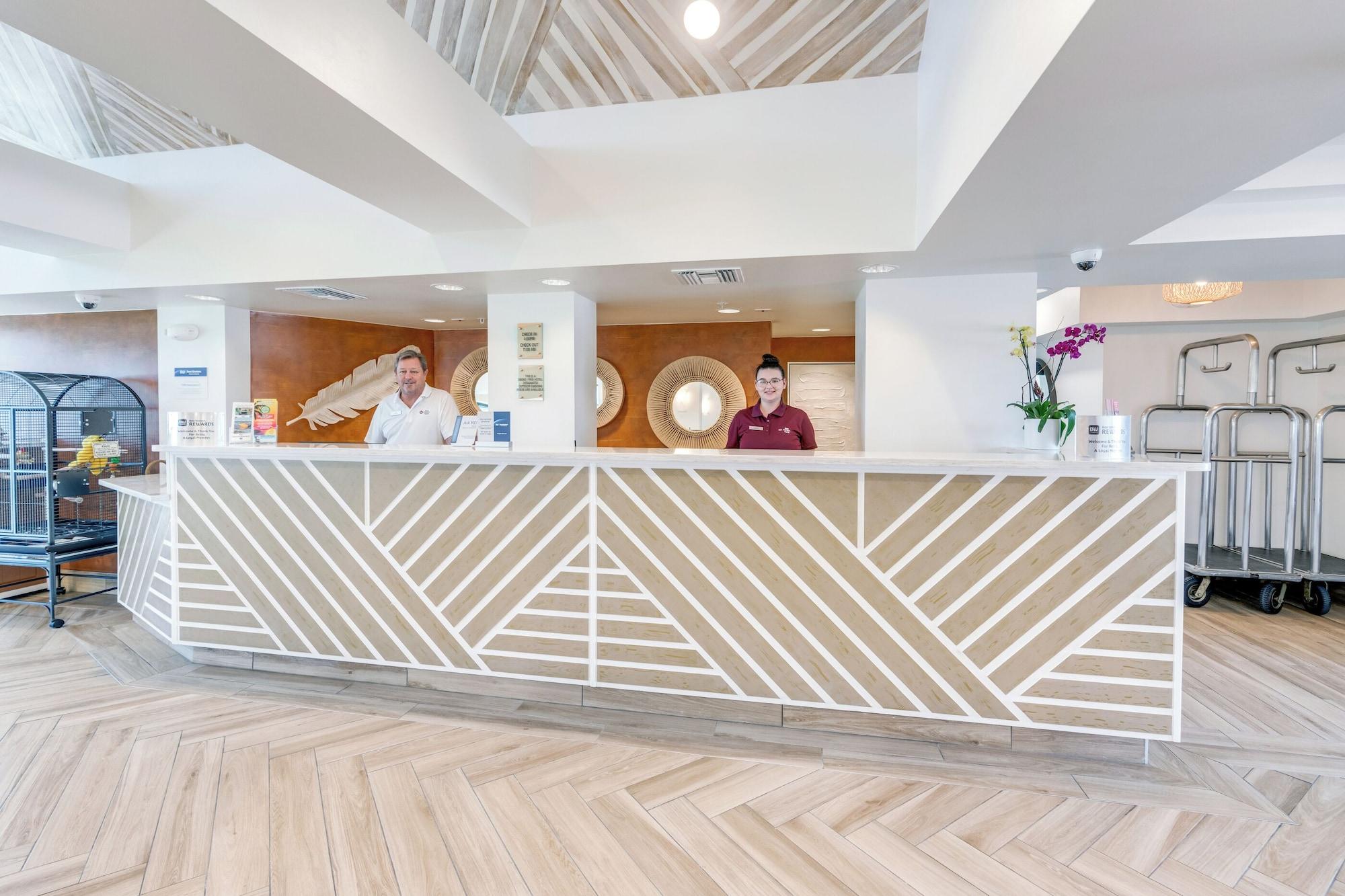 Vista Lobby Best Western Plus Beach Resort
