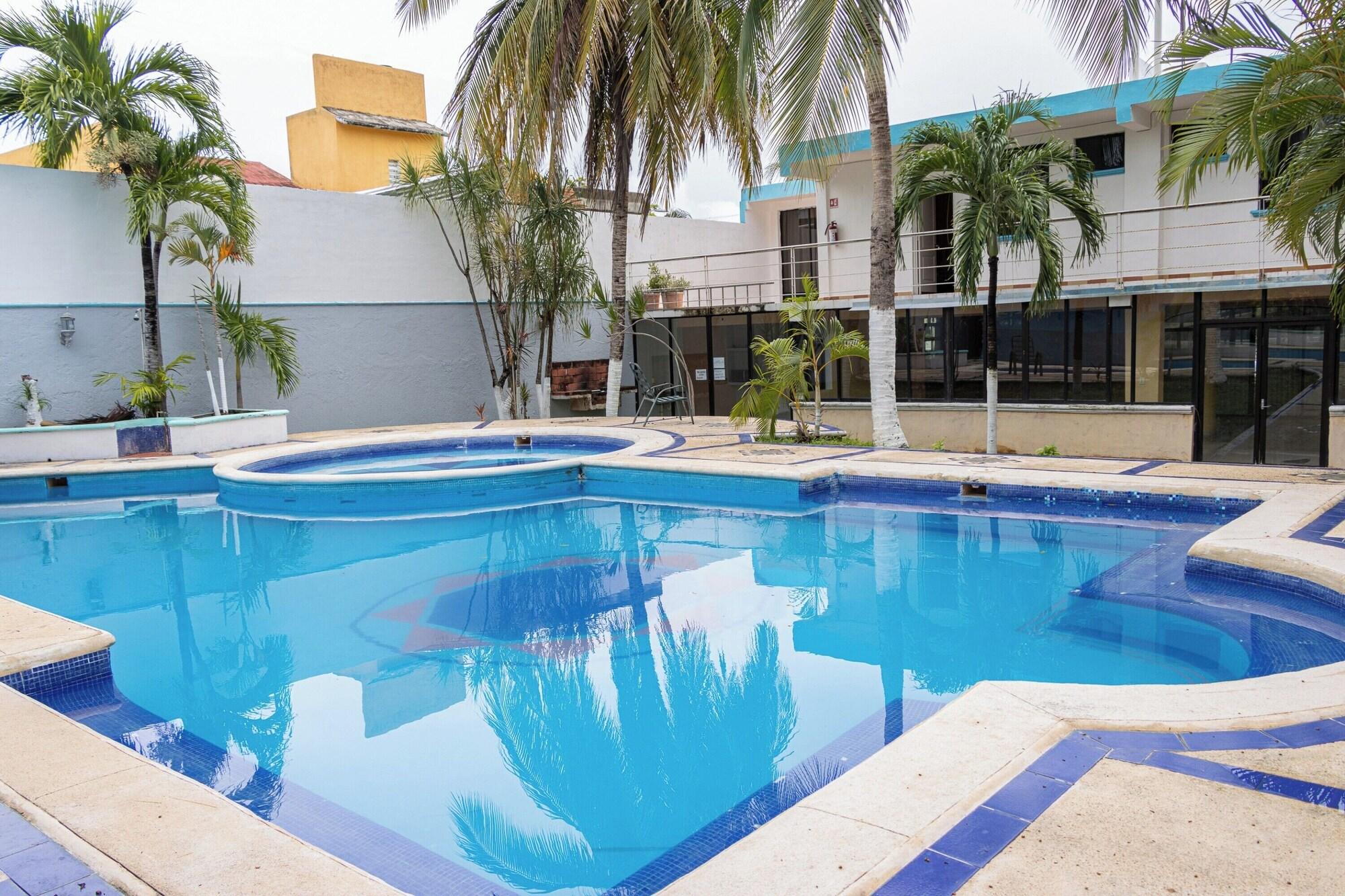 Varios OYO Hotel Marías,Aeropuerto Internacional de Chetumal