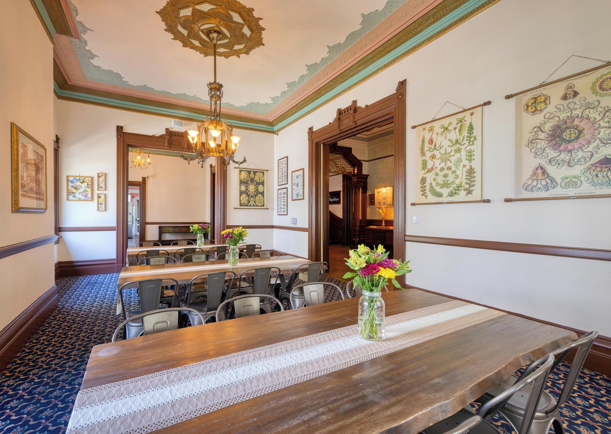 Restaurant HI Sacramento Hostel