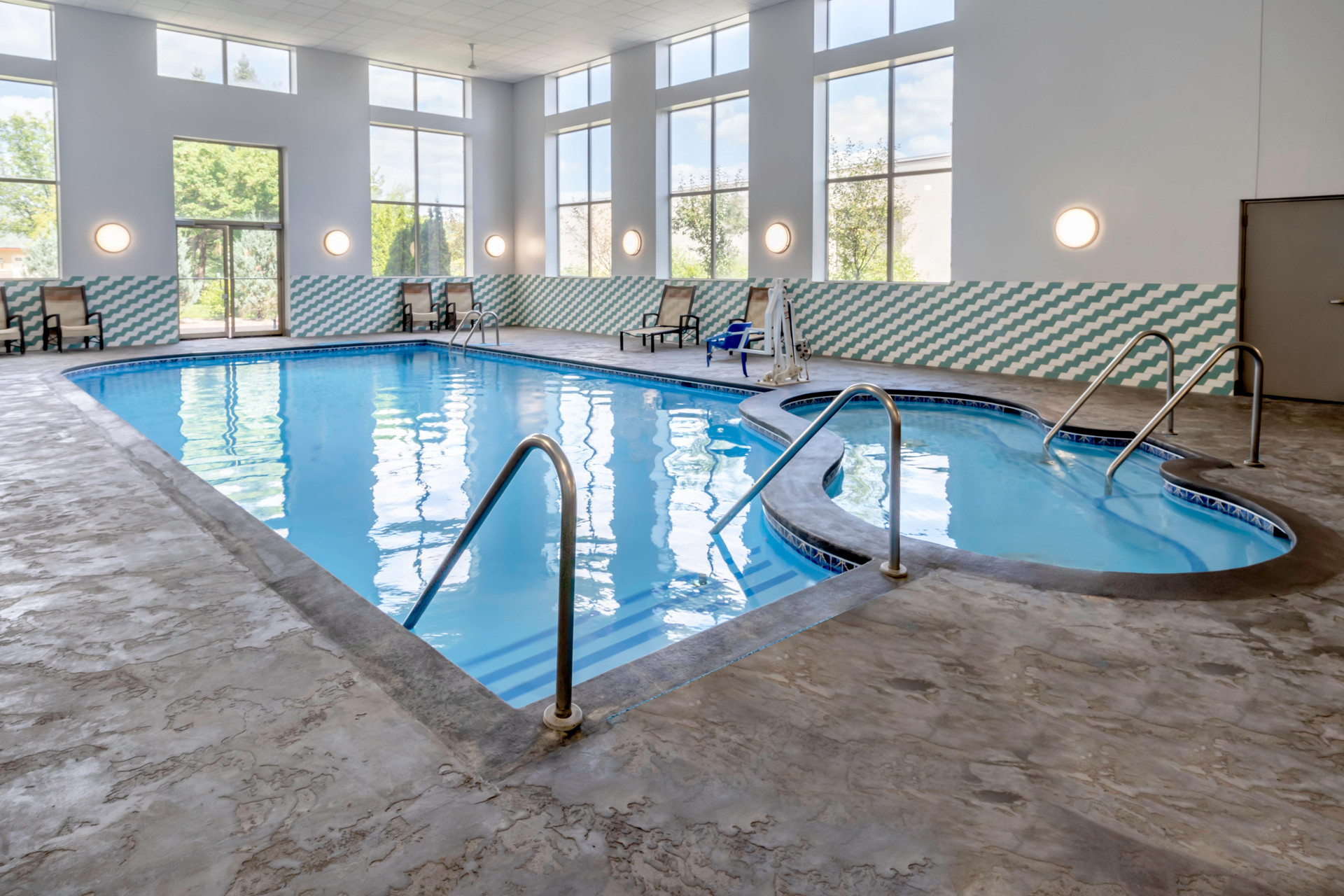Vista Piscina Holiday Inn & Suites Wausau-Rothschild by IHG