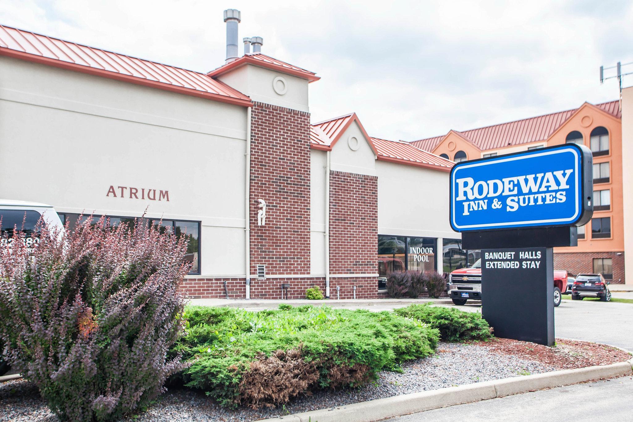 Vista Exterior Rodeway Inn & Suites Milwaukee Airport