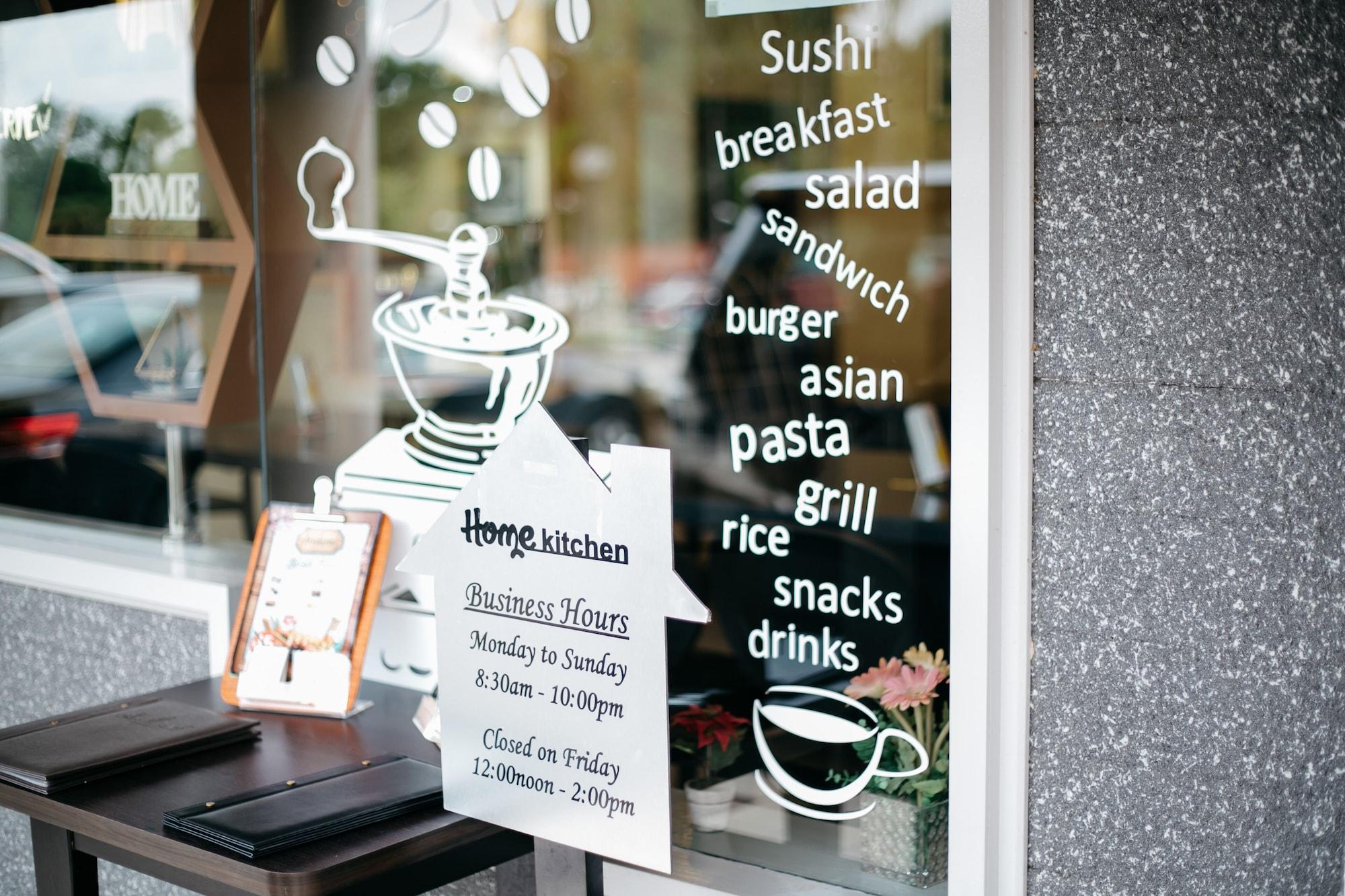 Bar/Salón Traders Inn