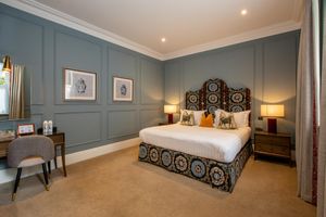 Alojamiento - Silken Thomas