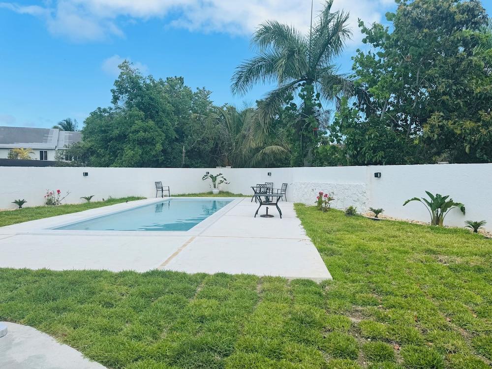 Vista Piscina Bella Signature Suites